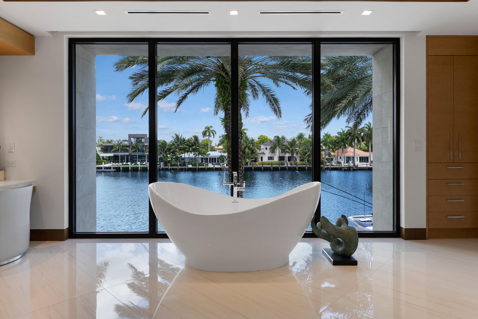 200 Fiesta Fort Lauderdale, FL 33301