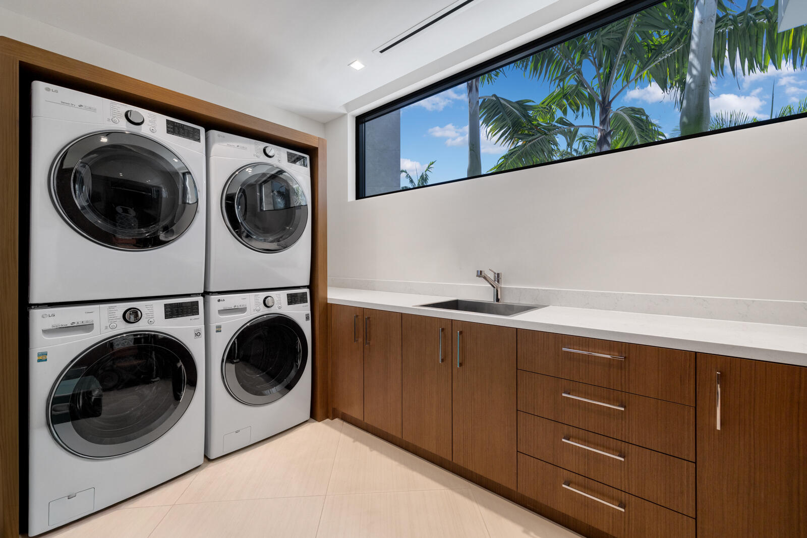 200 Fiesta Fort Lauderdale, FL 33301