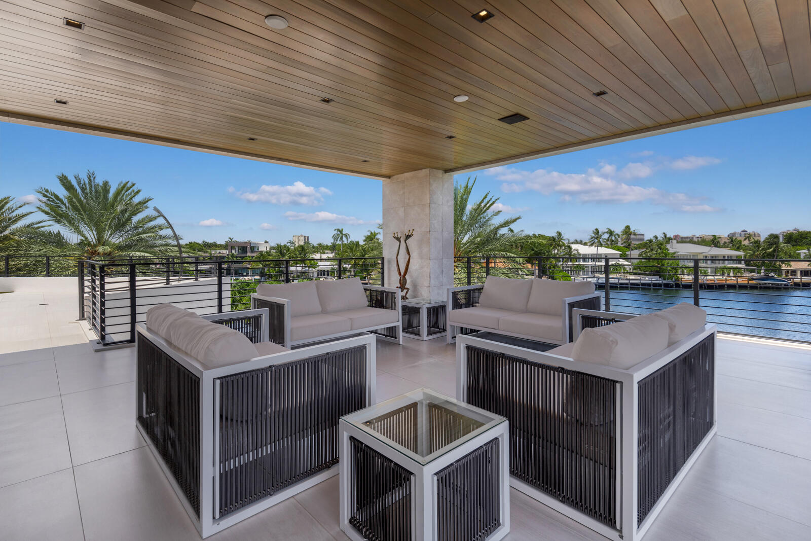 200 Fiesta Fort Lauderdale, FL 33301
