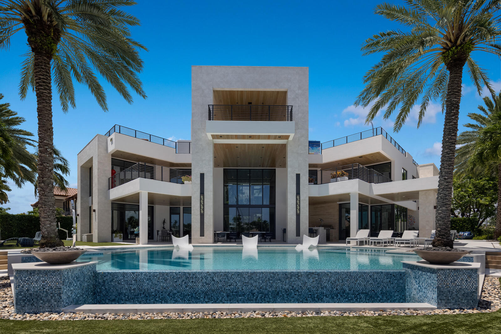 200 Fiesta Fort Lauderdale, FL 33301