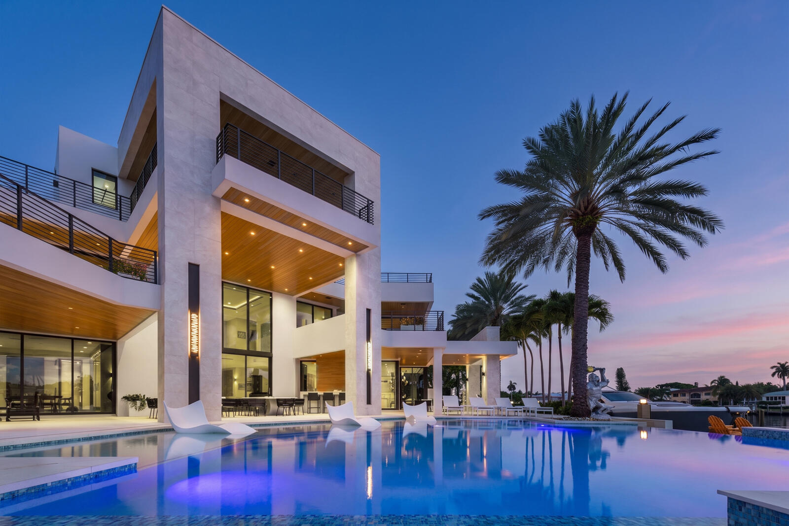 200 Fiesta Fort Lauderdale, FL 33301