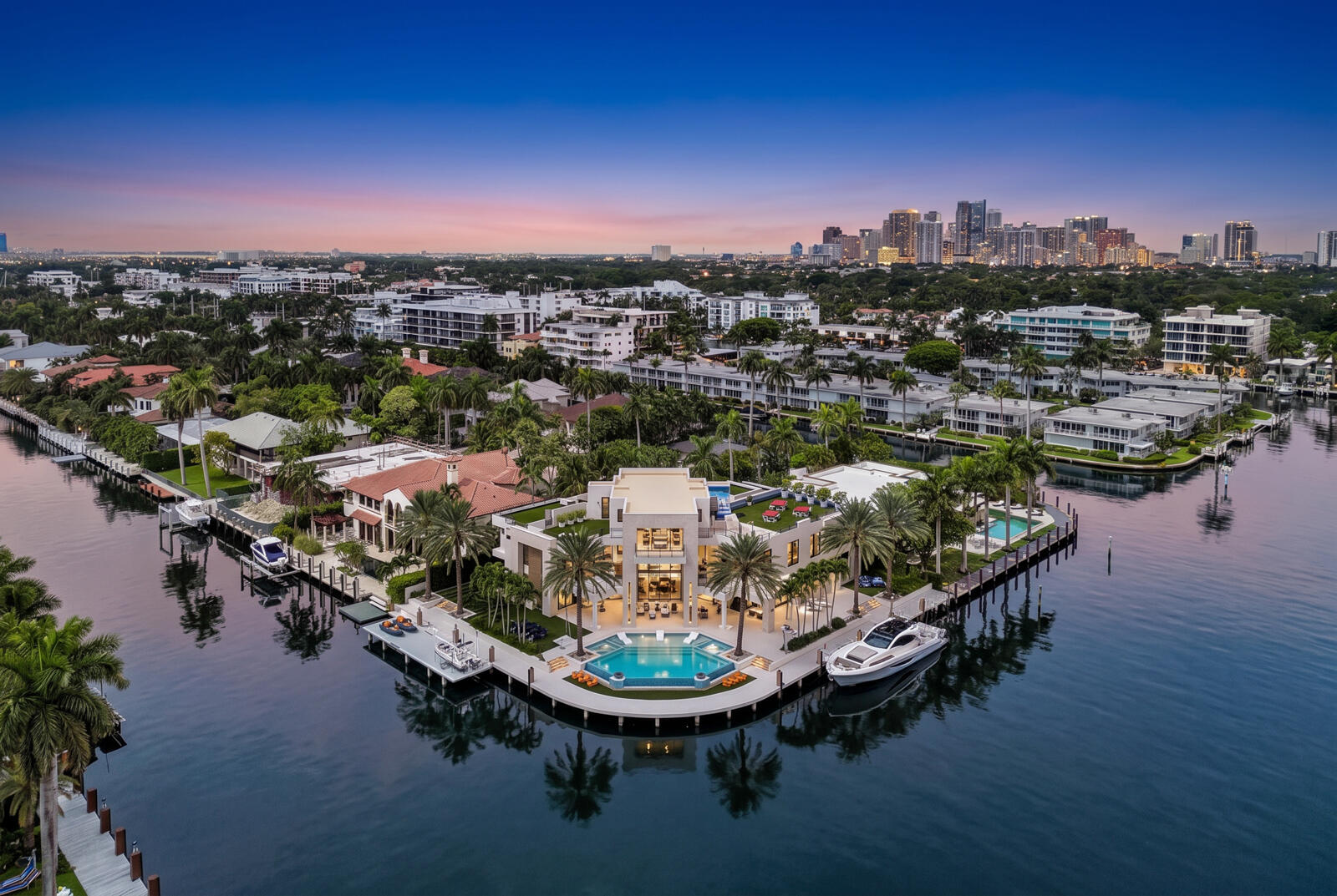 200 Fiesta Fort Lauderdale, FL 33301