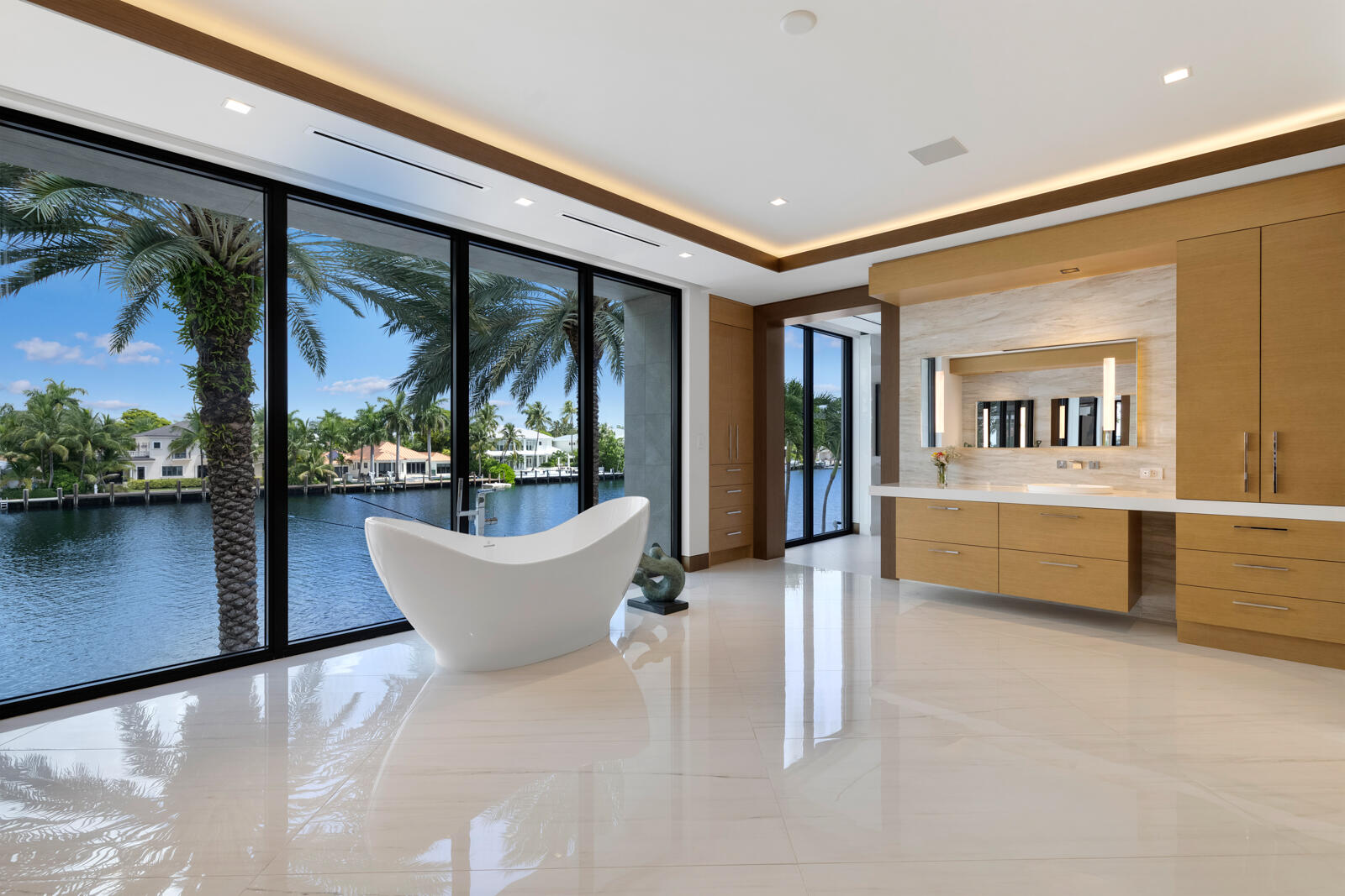 200 Fiesta Fort Lauderdale, FL 33301