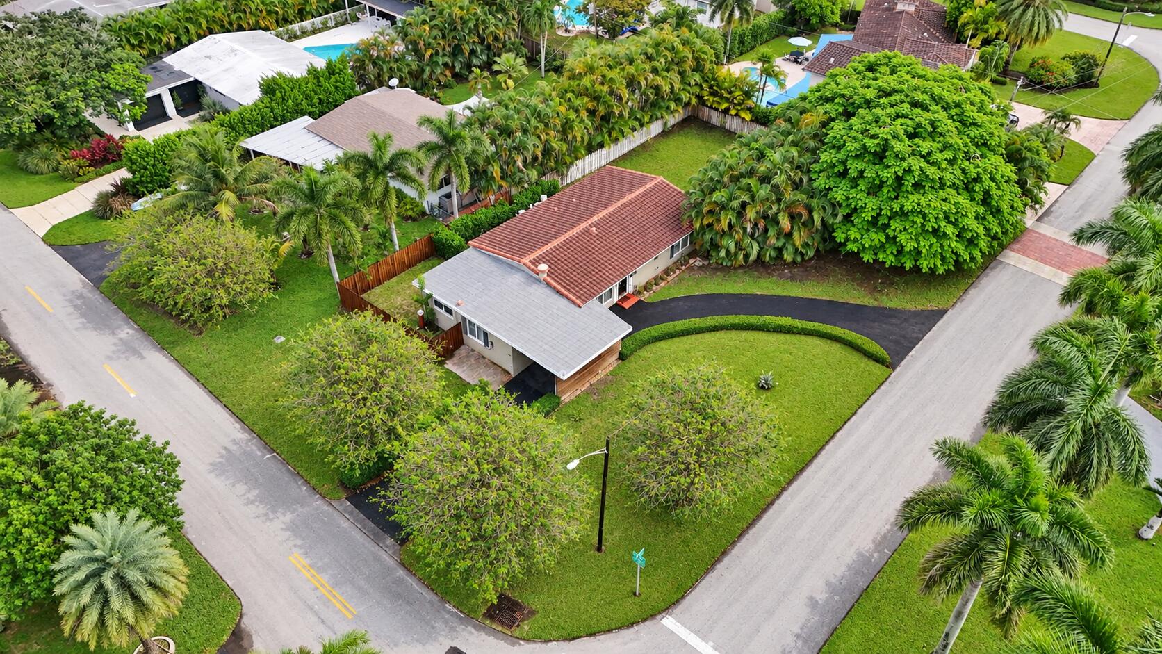707 NW 24th St Wilton Manors, FL 33311