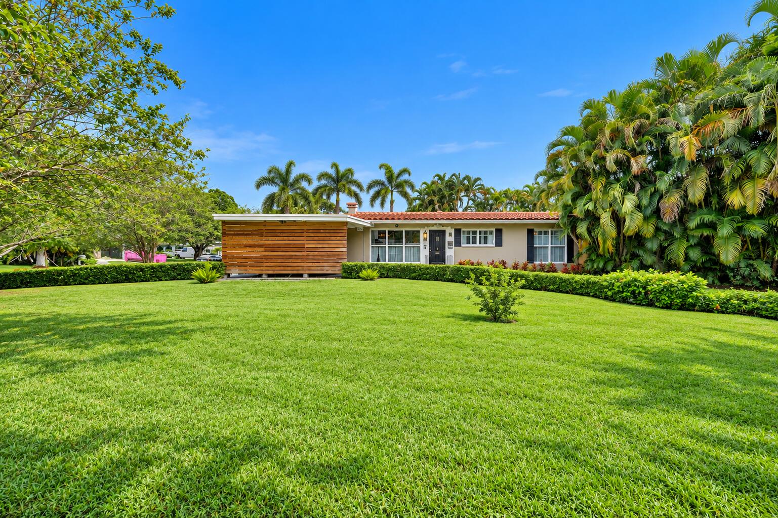707 NW 24th St Wilton Manors, FL 33311