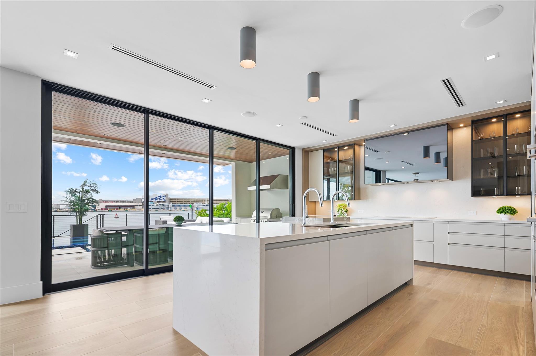 1957 Harbourview Dr Fort Lauderdale, FL 33316