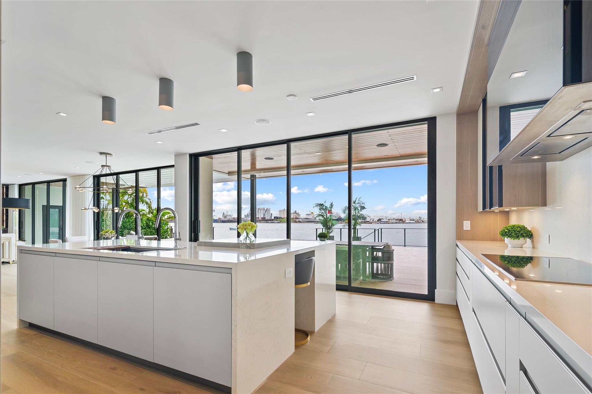 1957 Harbourview Dr Fort Lauderdale, FL 33316