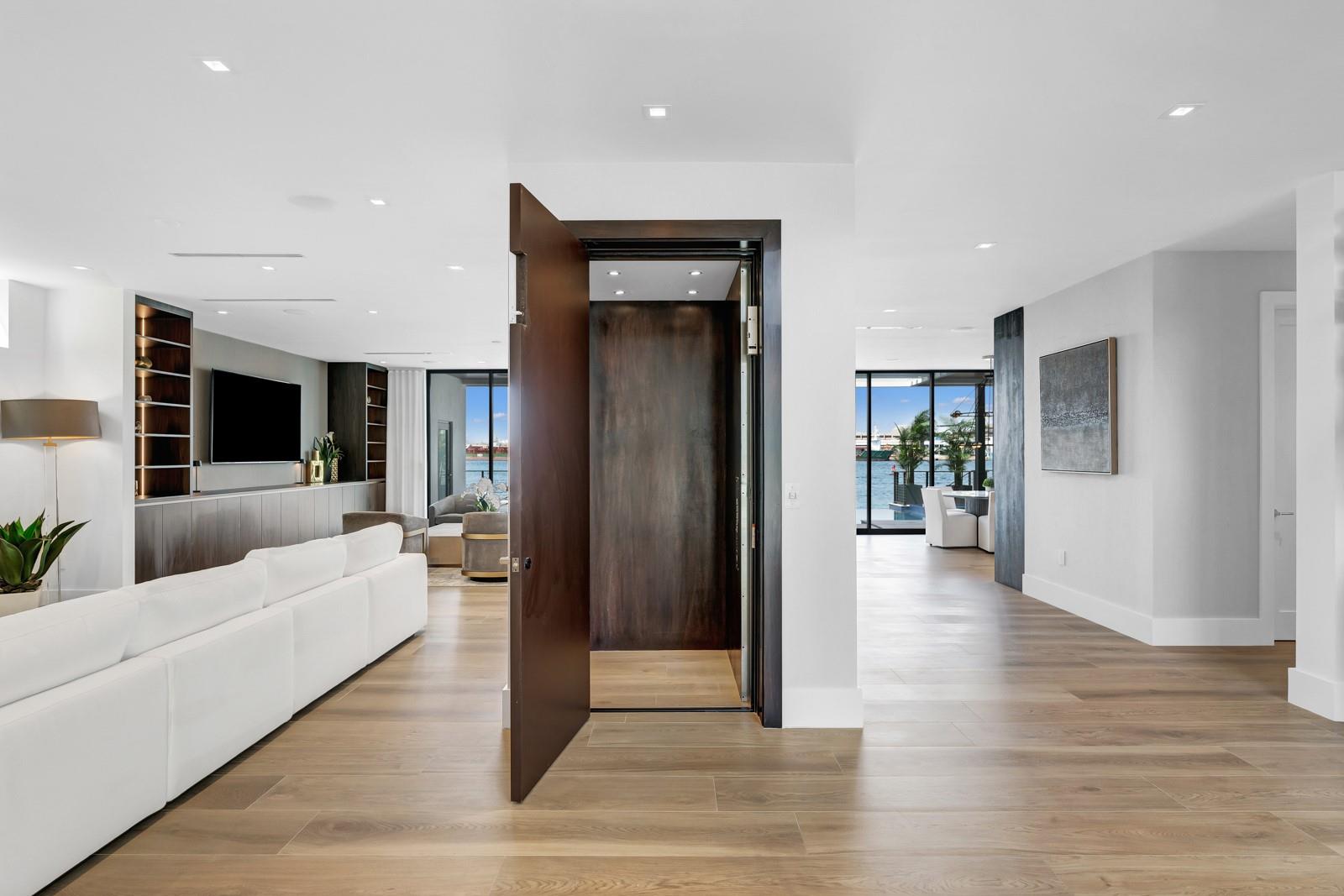 1957 Harbourview Dr Fort Lauderdale, FL 33316