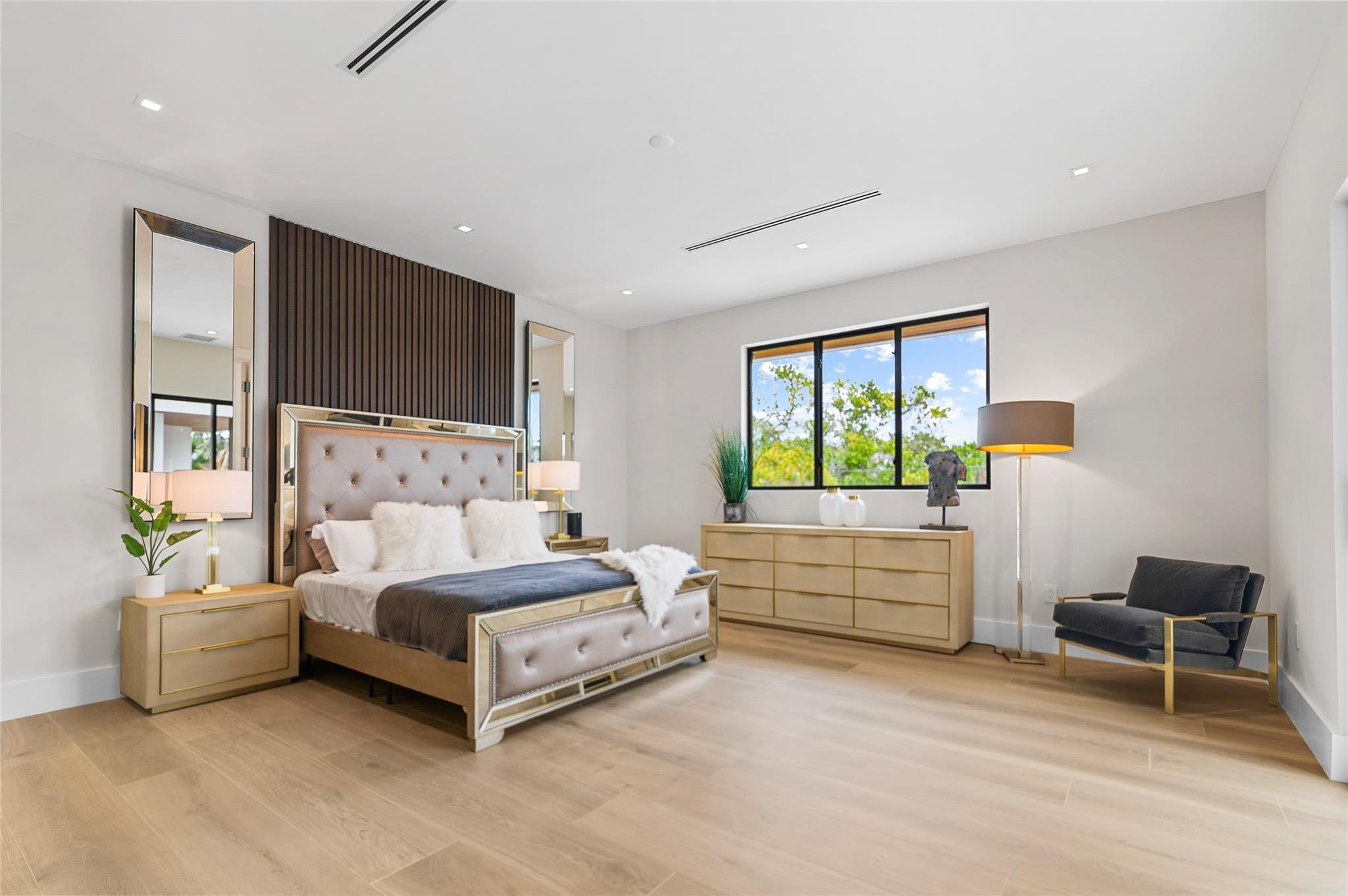 1957 Harbourview Dr Fort Lauderdale, FL 33316