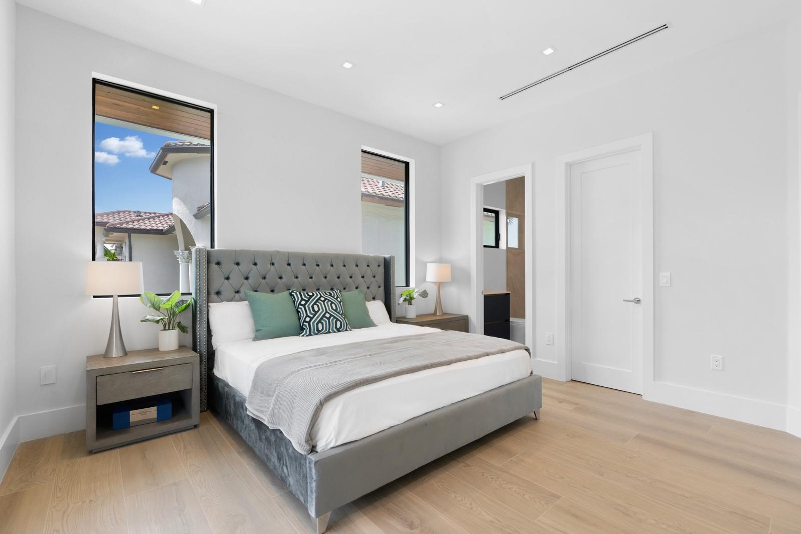 1957 Harbourview Dr Fort Lauderdale, FL 33316