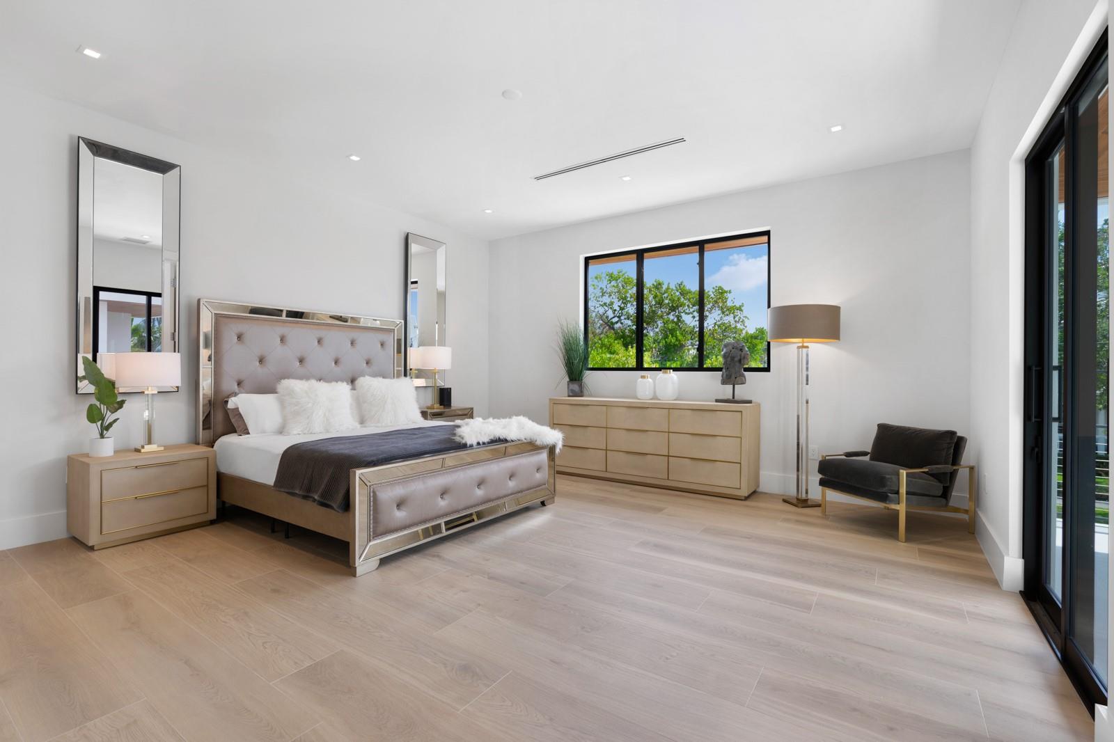 1957 Harbourview Dr Fort Lauderdale, FL 33316