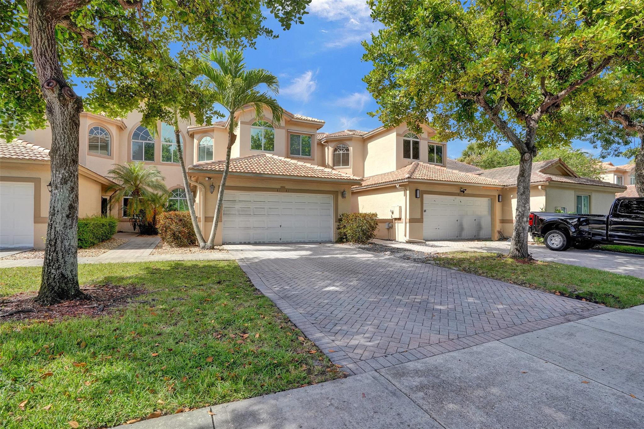 8181 Madison Lks Cir