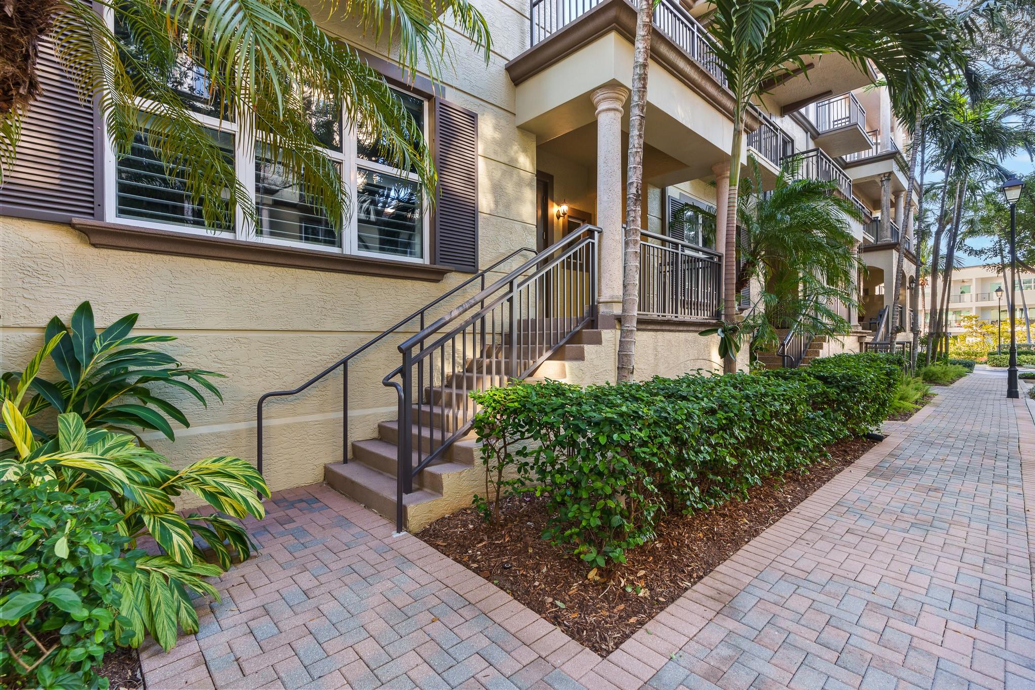 2633 NE 14th Ave #103