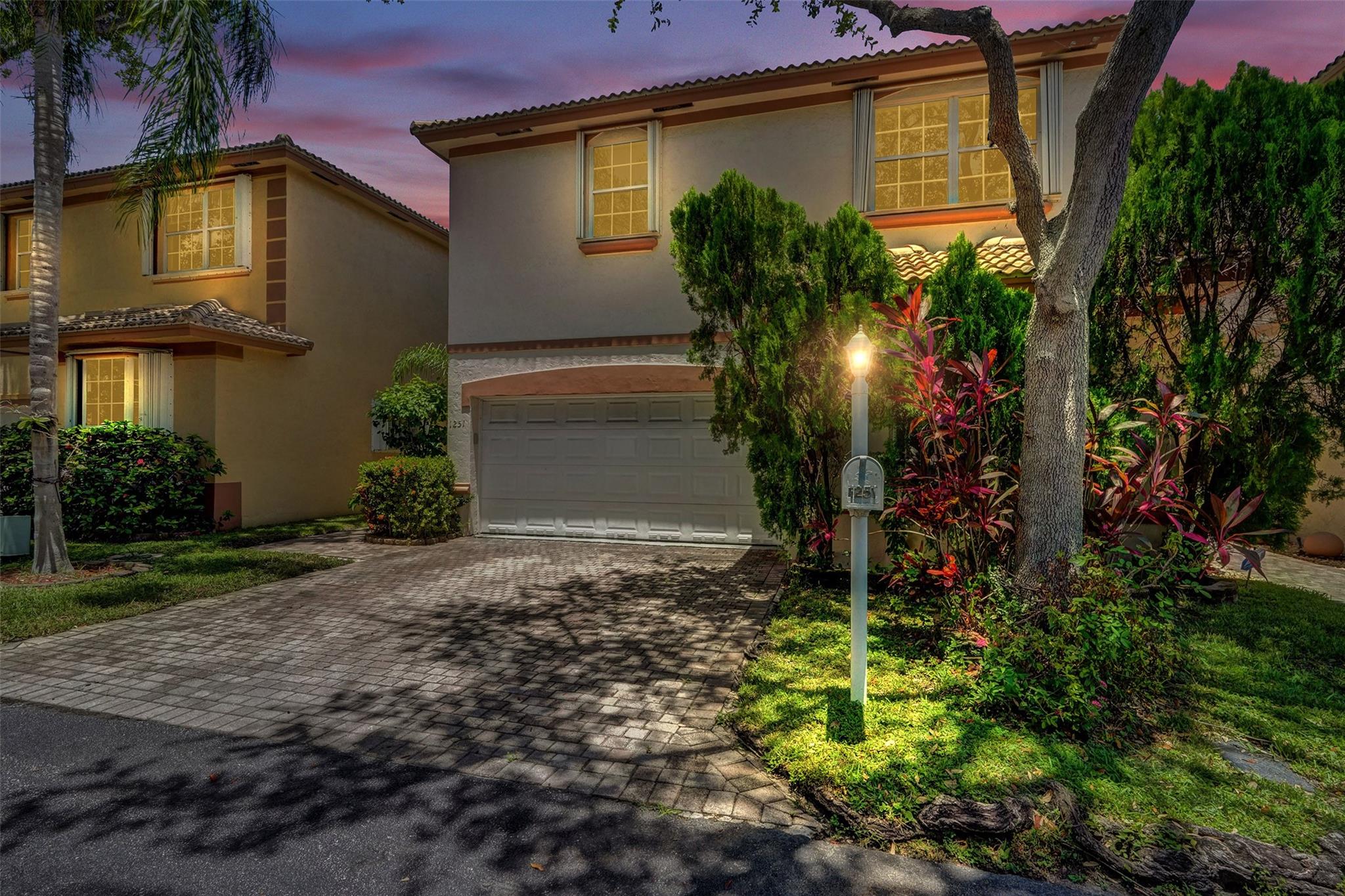 1251 Hayes