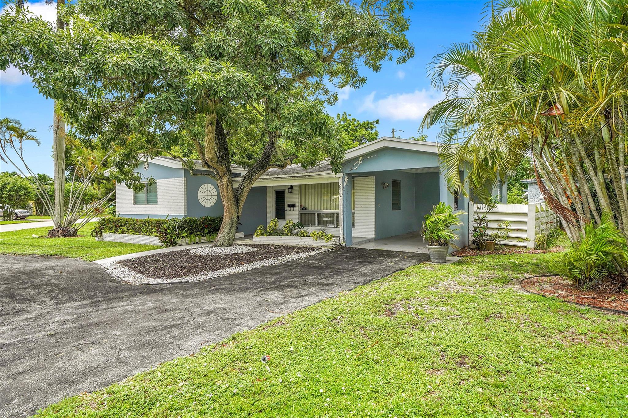 2600 Bahama Dr