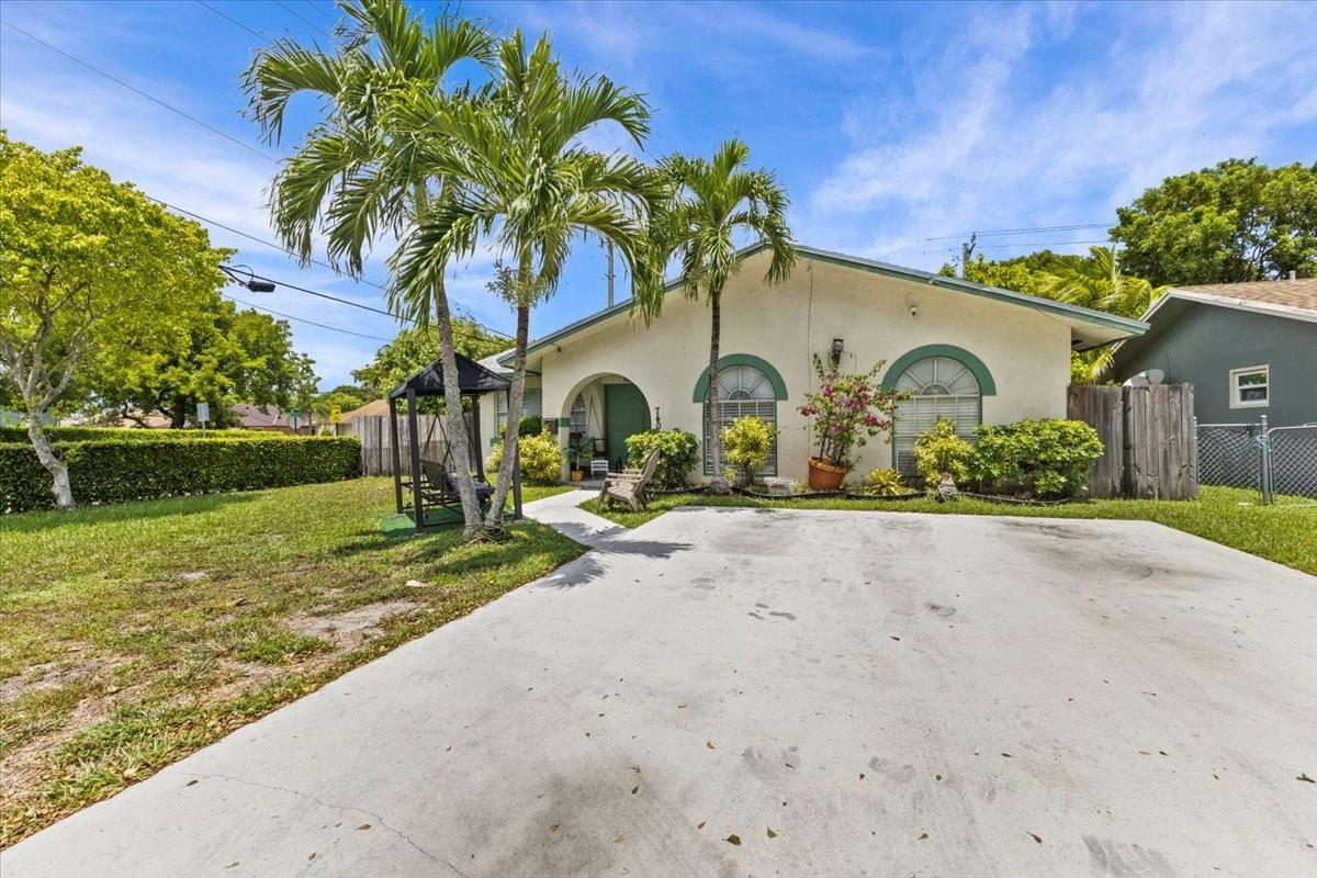 740 SW 9th St