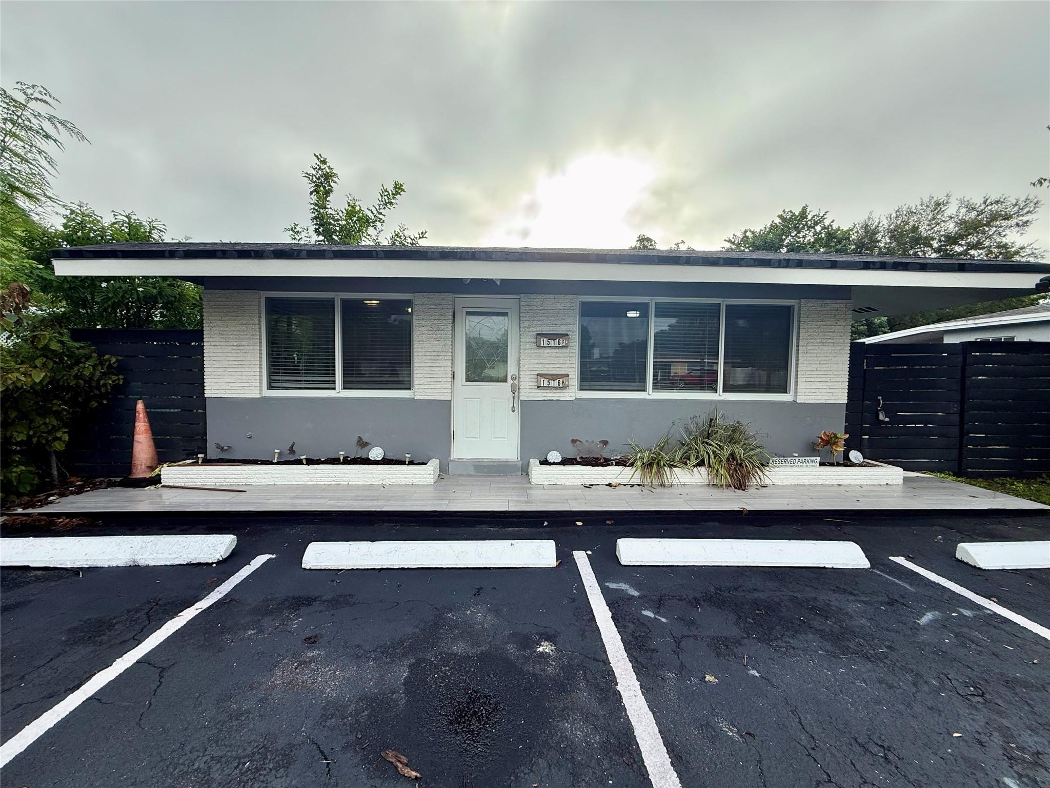 1516 NW 7th Ave #1516-Front