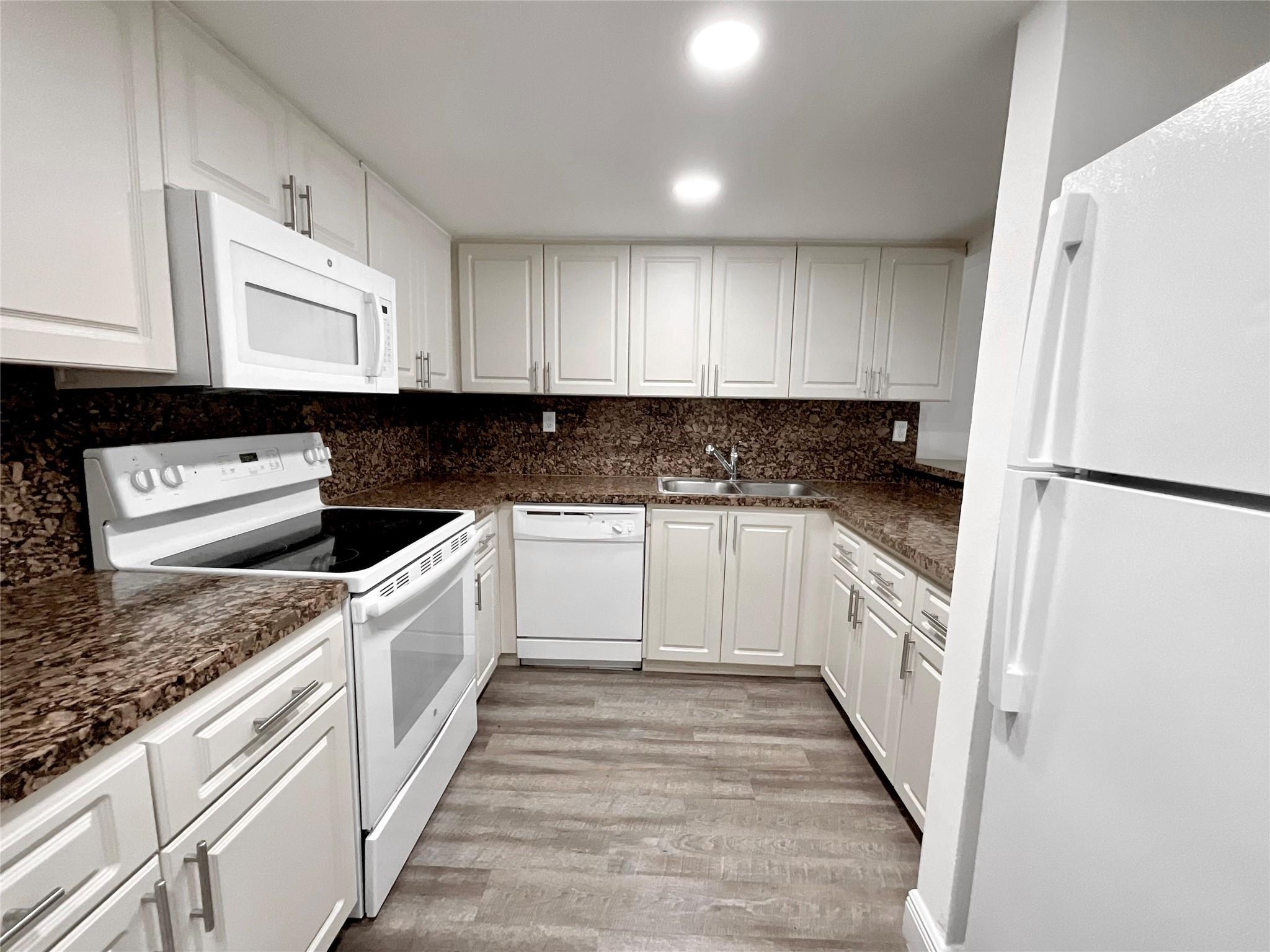 9357 SW 77th Ave #85-3033