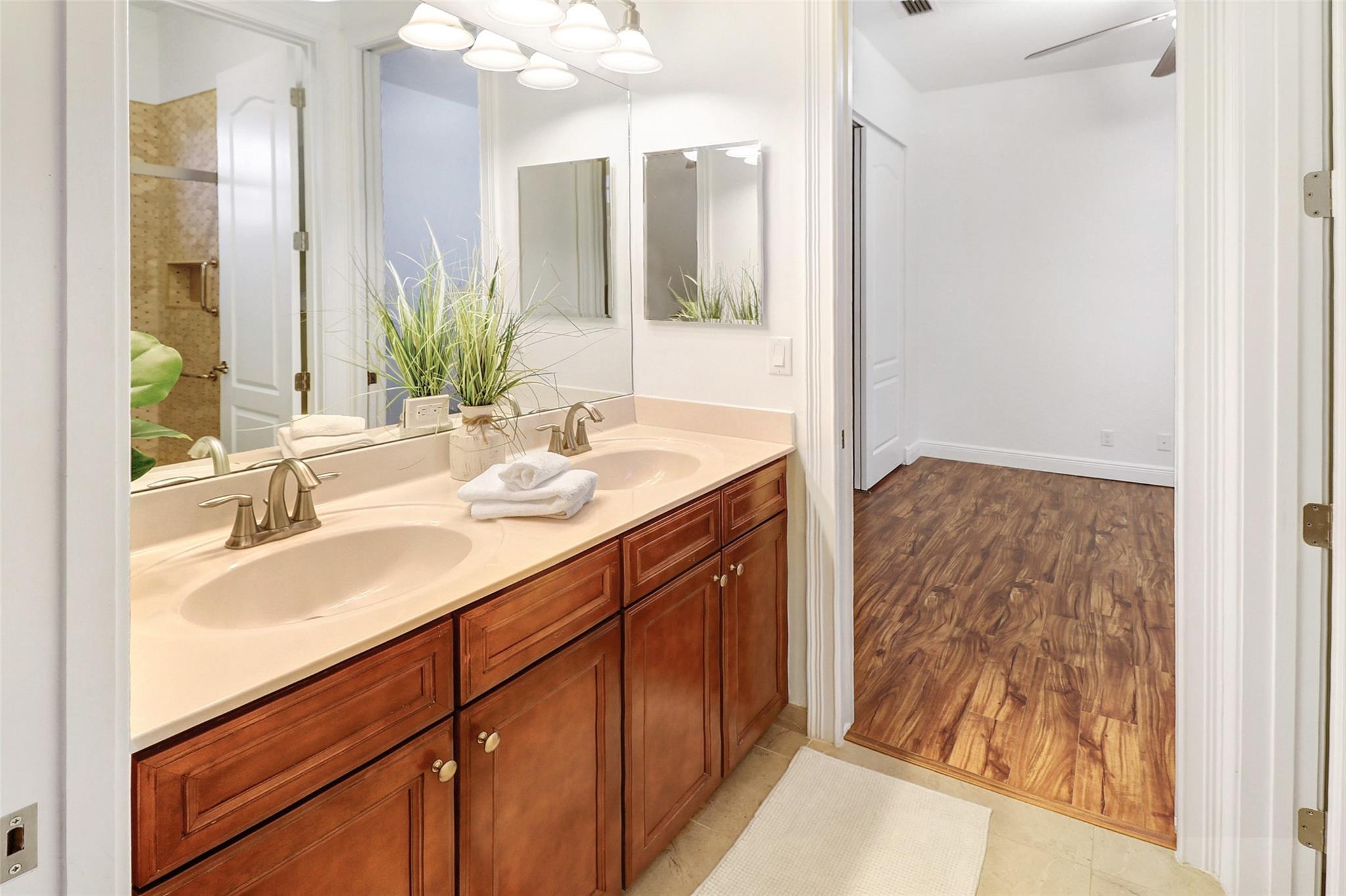 9750 Lakeview Ln Parkland, FL 33076