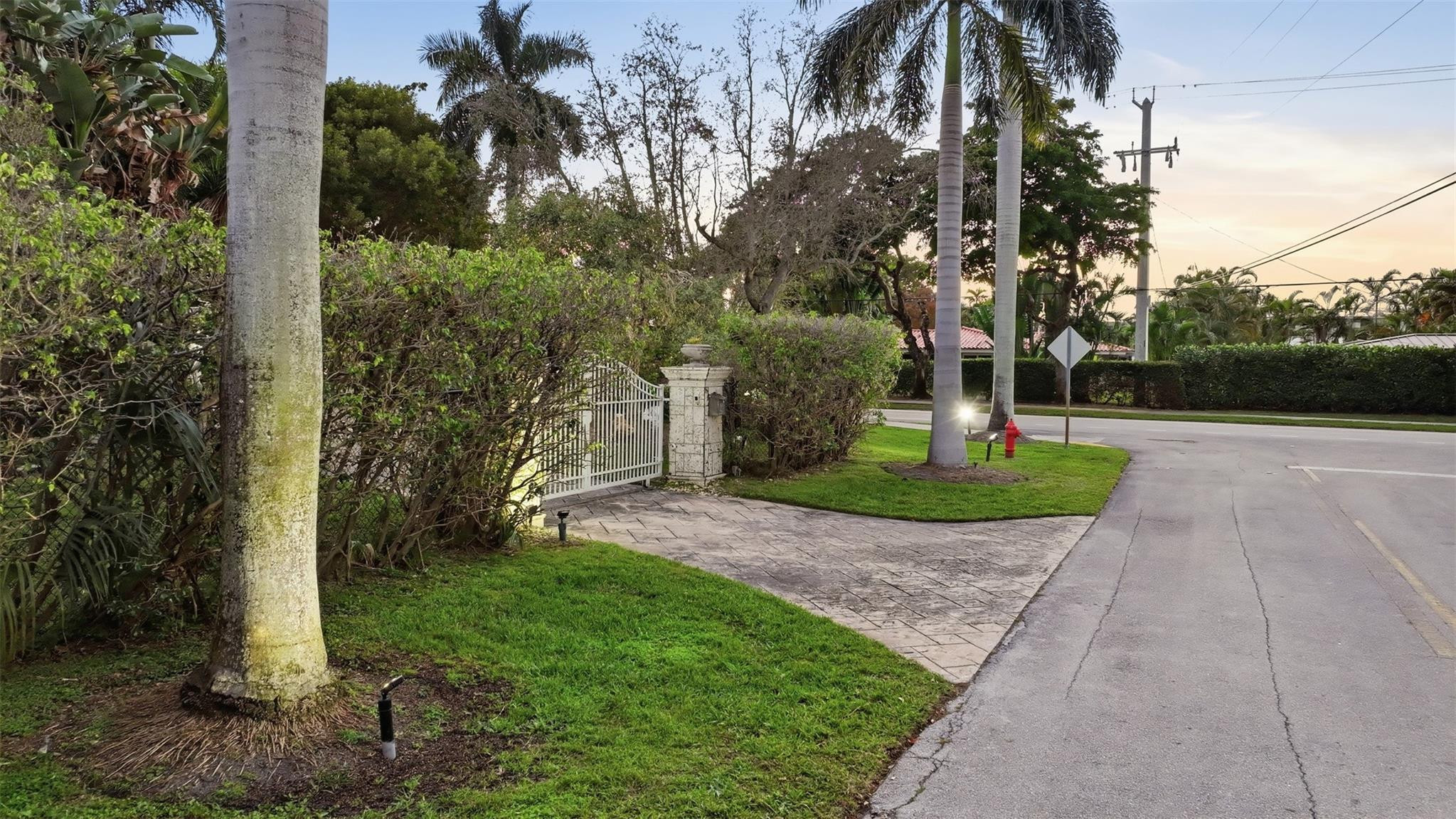 2800 NE 29th Fort Lauderdale, FL 33306