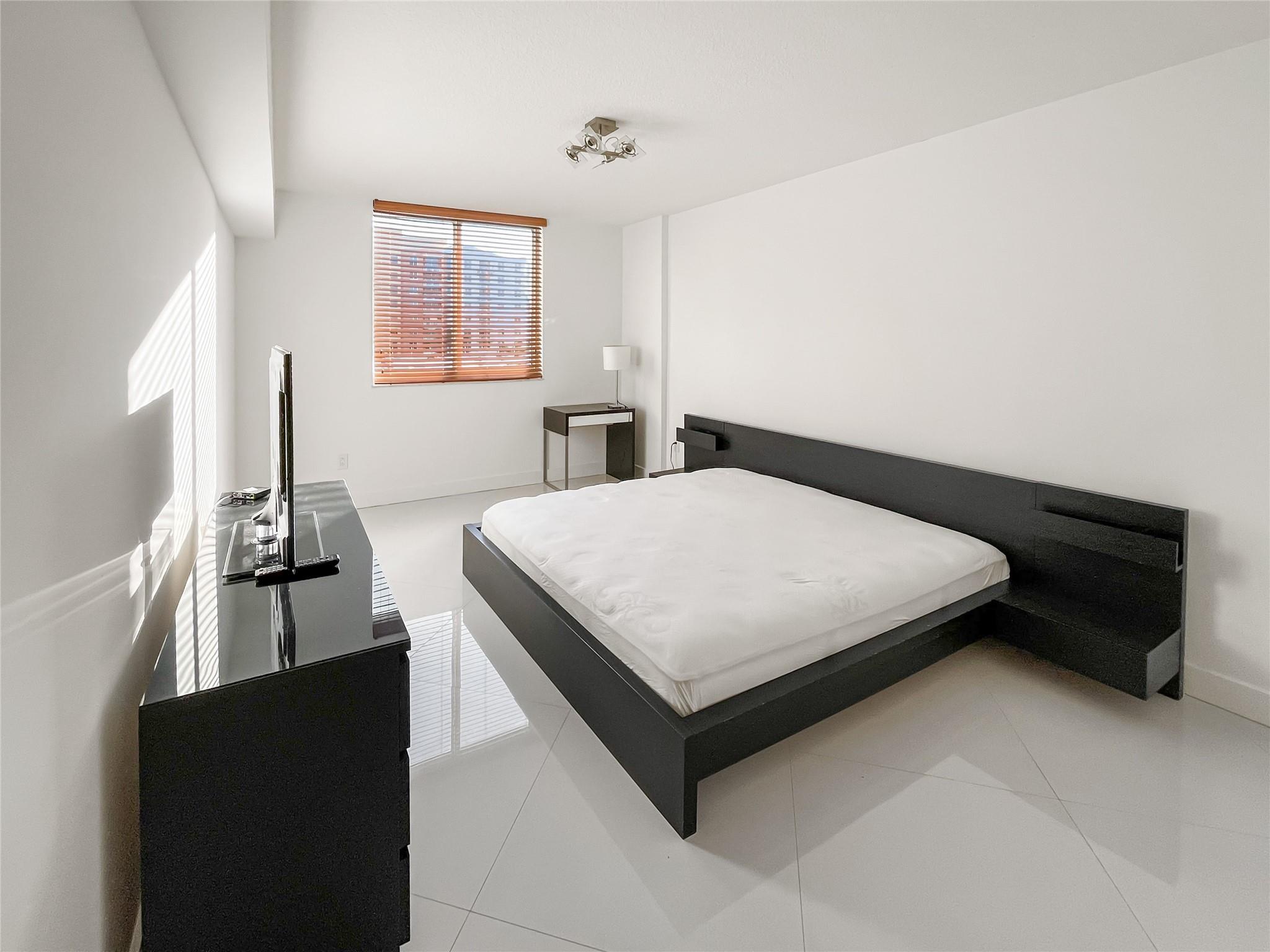 image The Venture at Aventura1