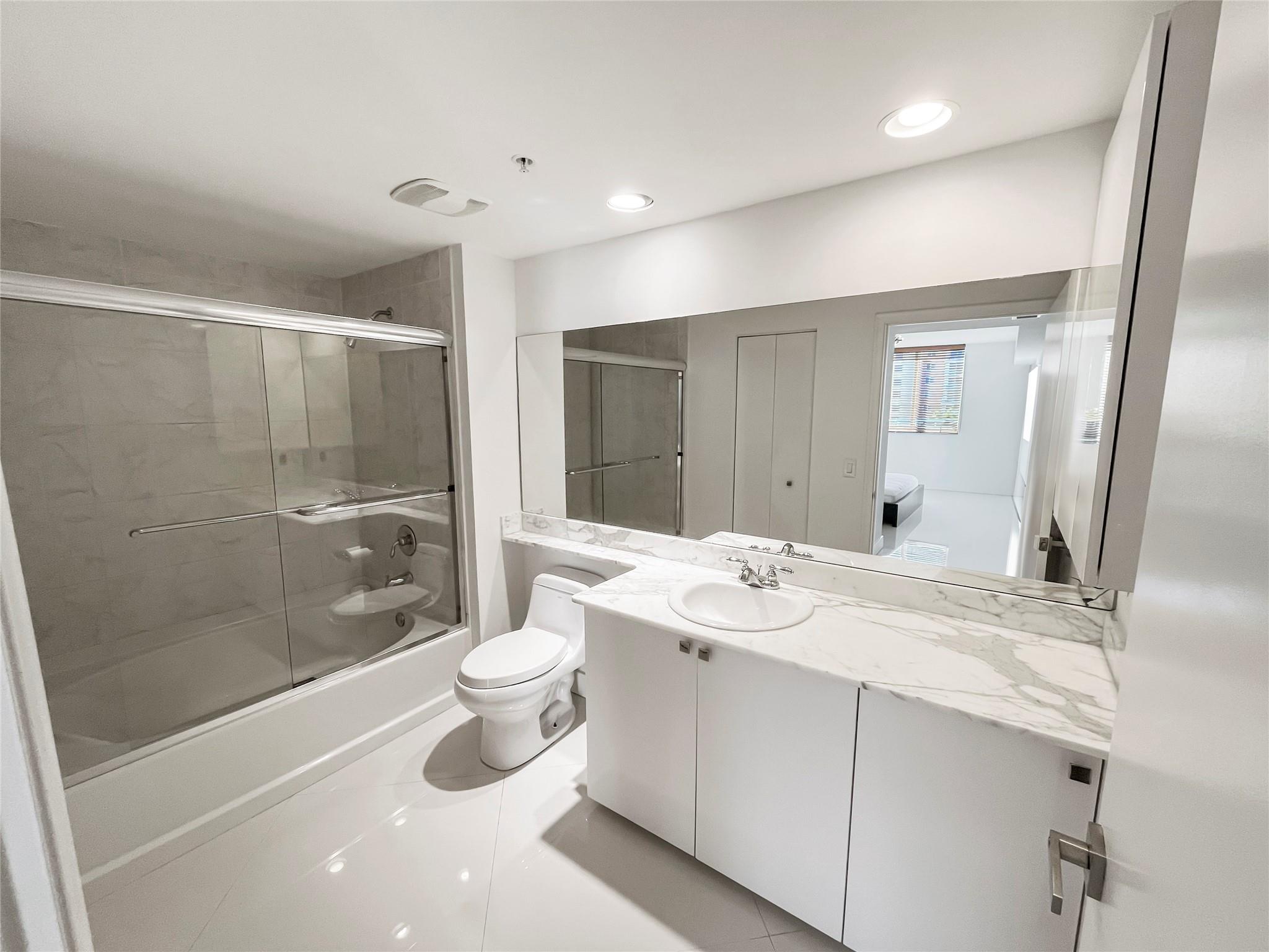 image The Venture at Aventura3