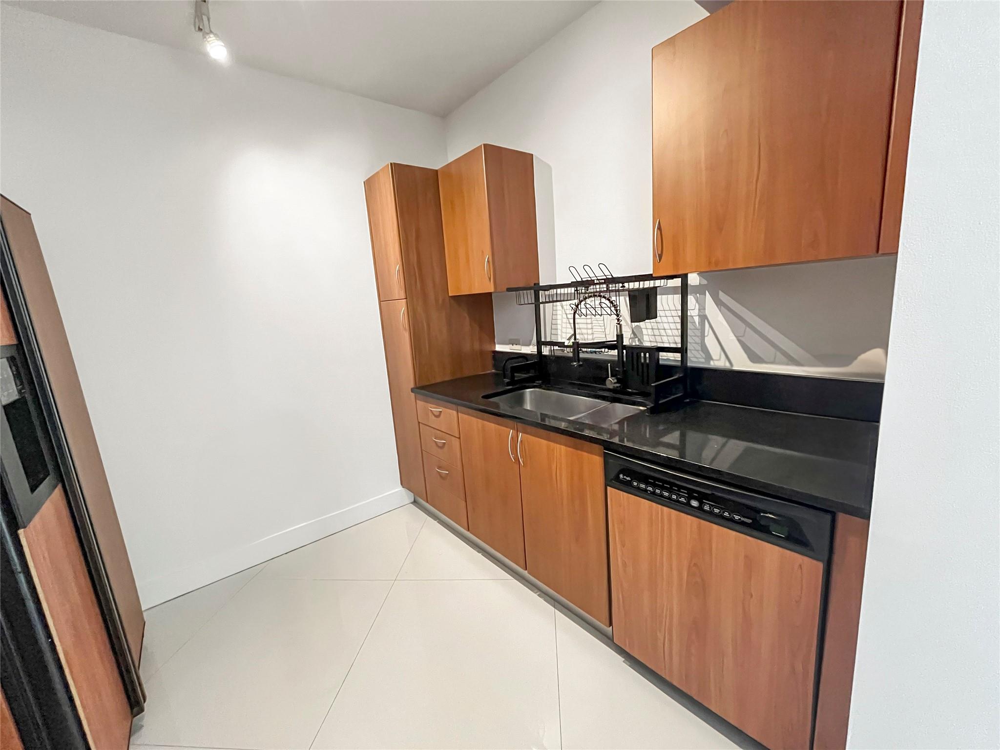 image The Venture at Aventura5