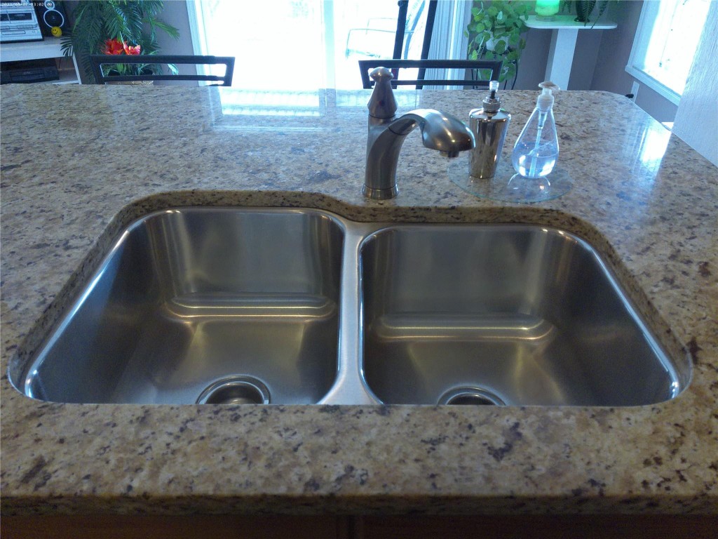 4600 NW 43rd Lauderdale Lakes, FL 33319