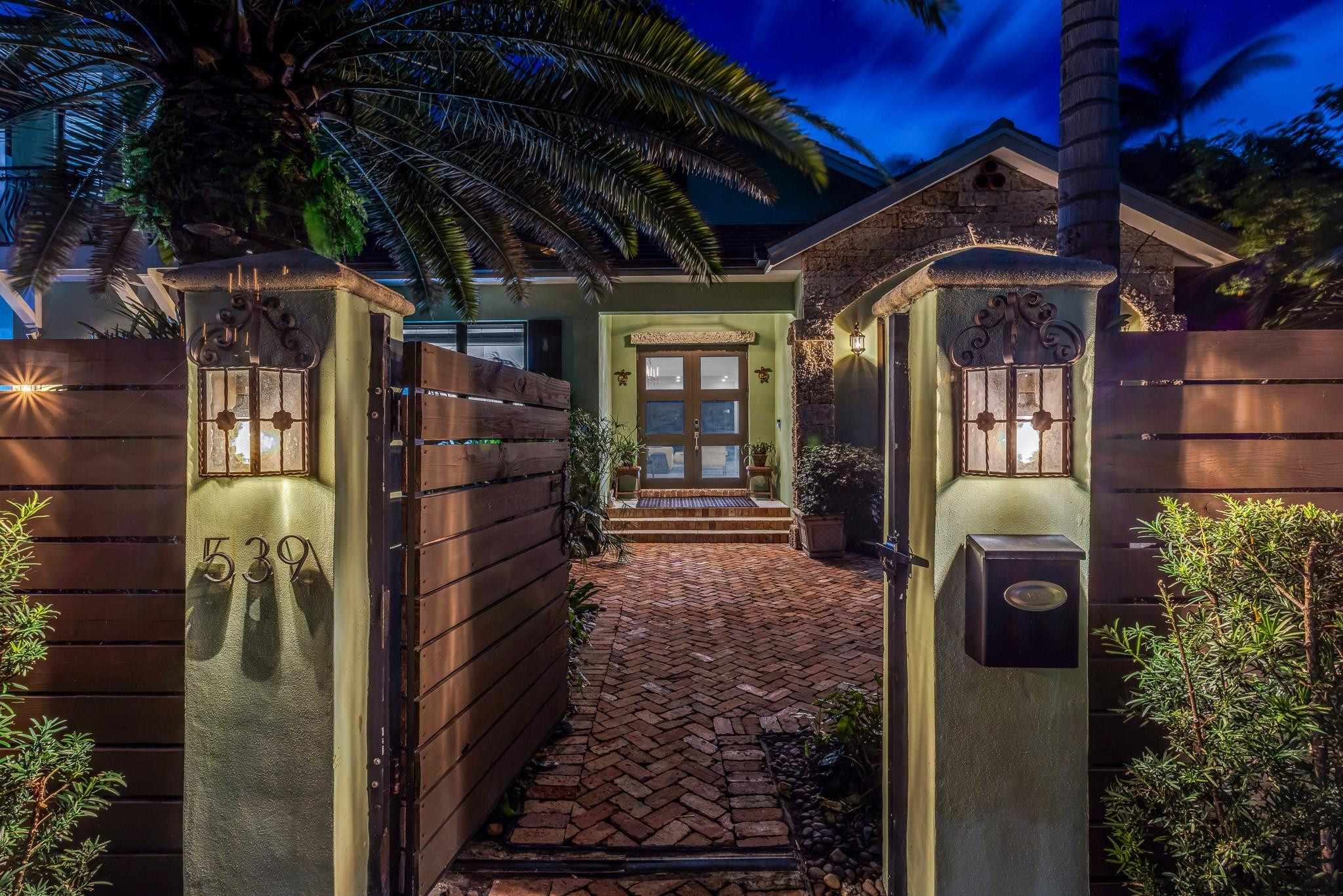 539 NE 10th Fort Lauderdale, FL 33301