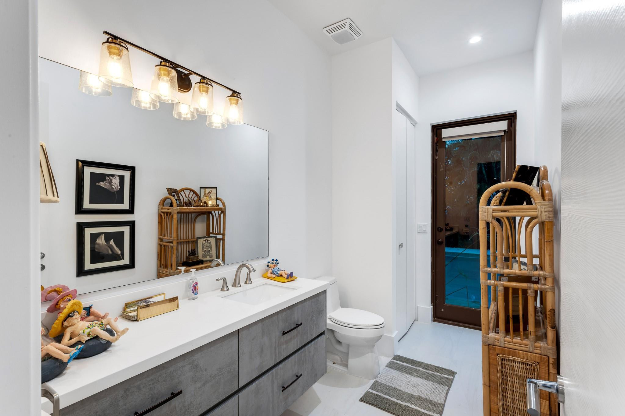 539 NE 10th Fort Lauderdale, FL 33301