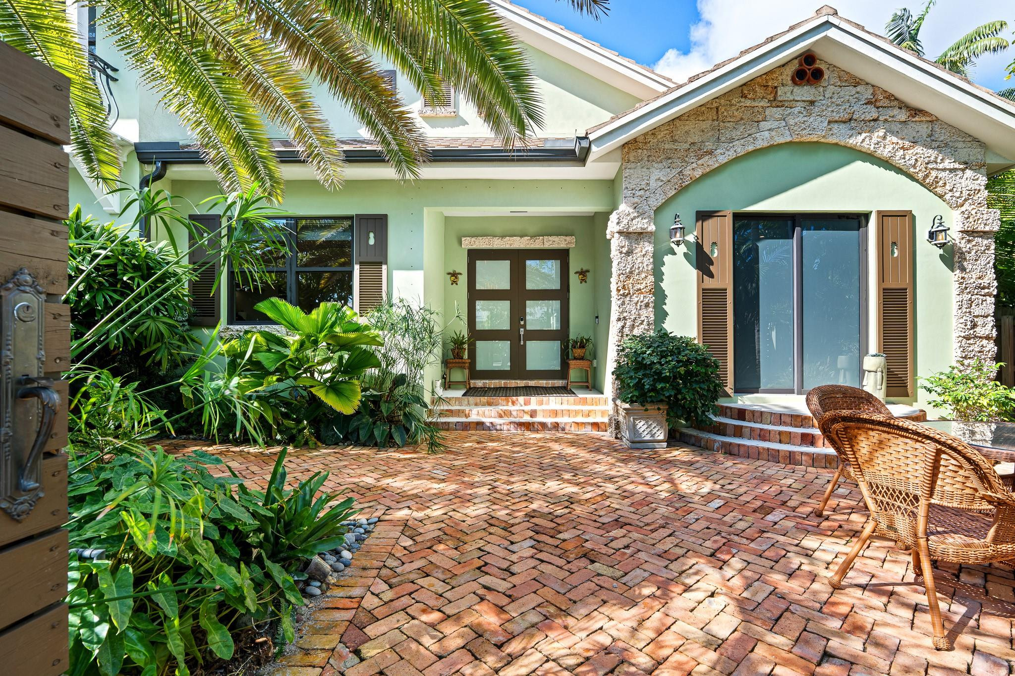 539 NE 10th Fort Lauderdale, FL 33301