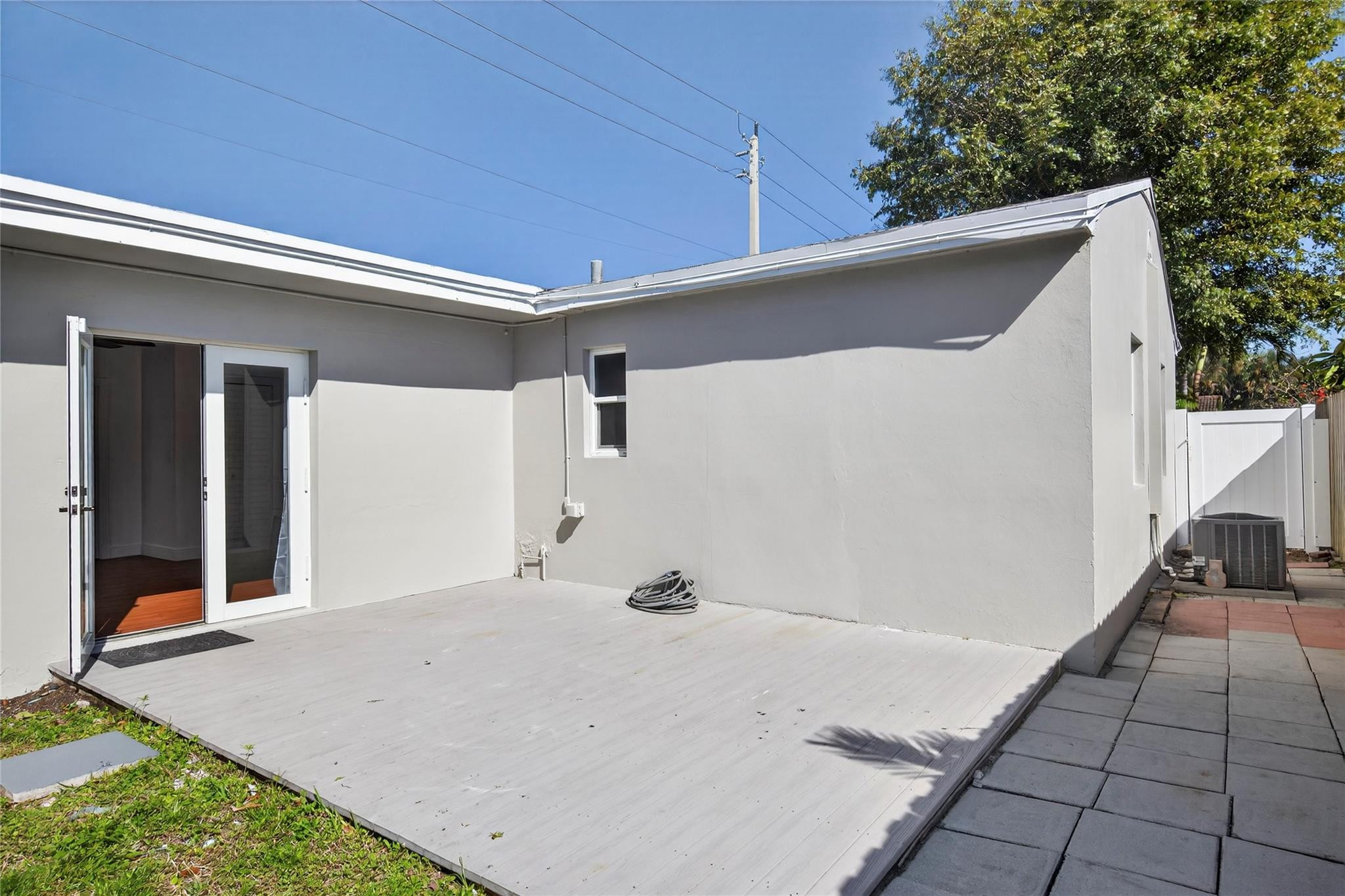 1445 NE 1st Fort Lauderdale, FL 33304