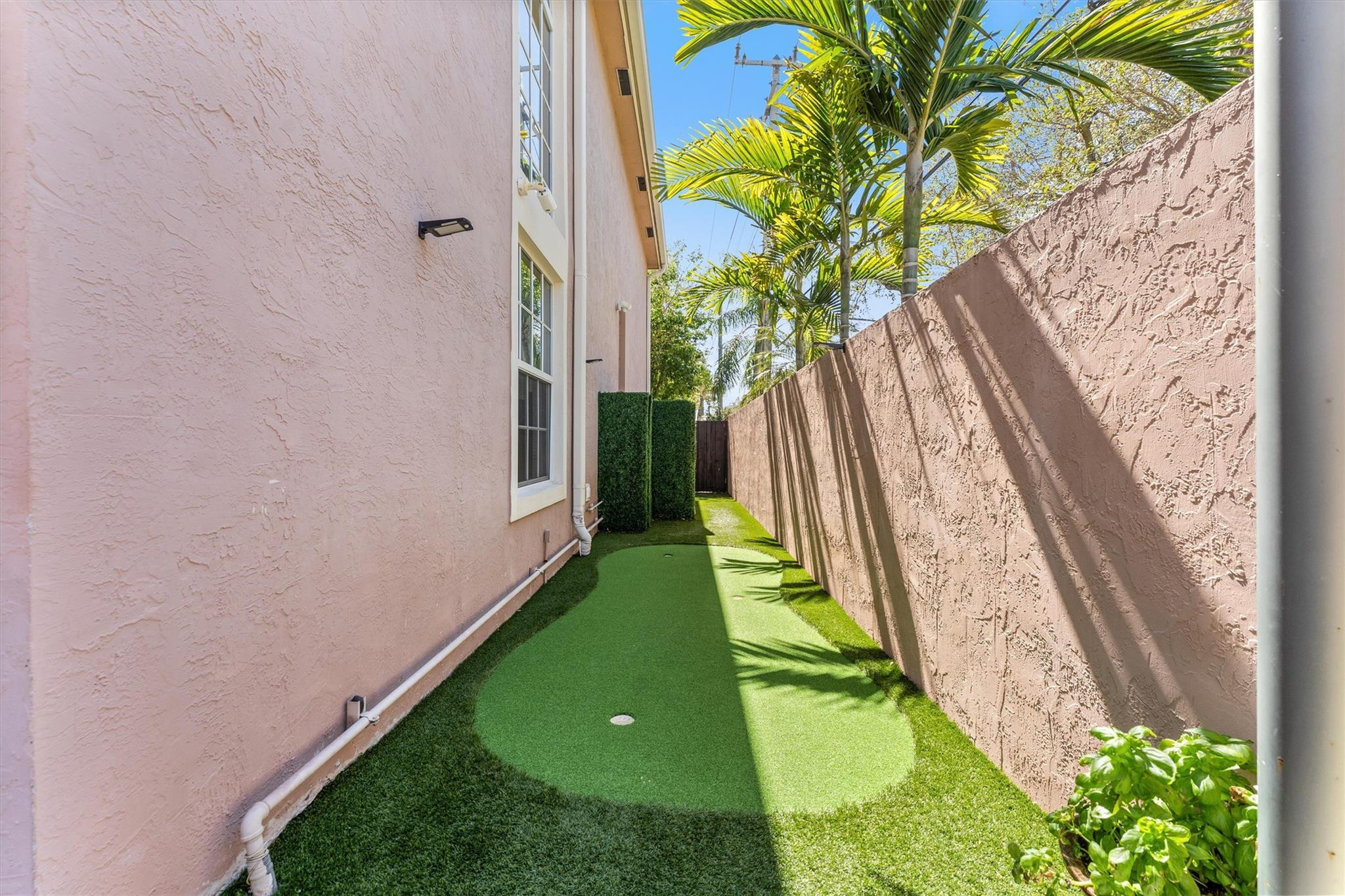 Undisclosed Address Fort Lauderdale, FL 33301