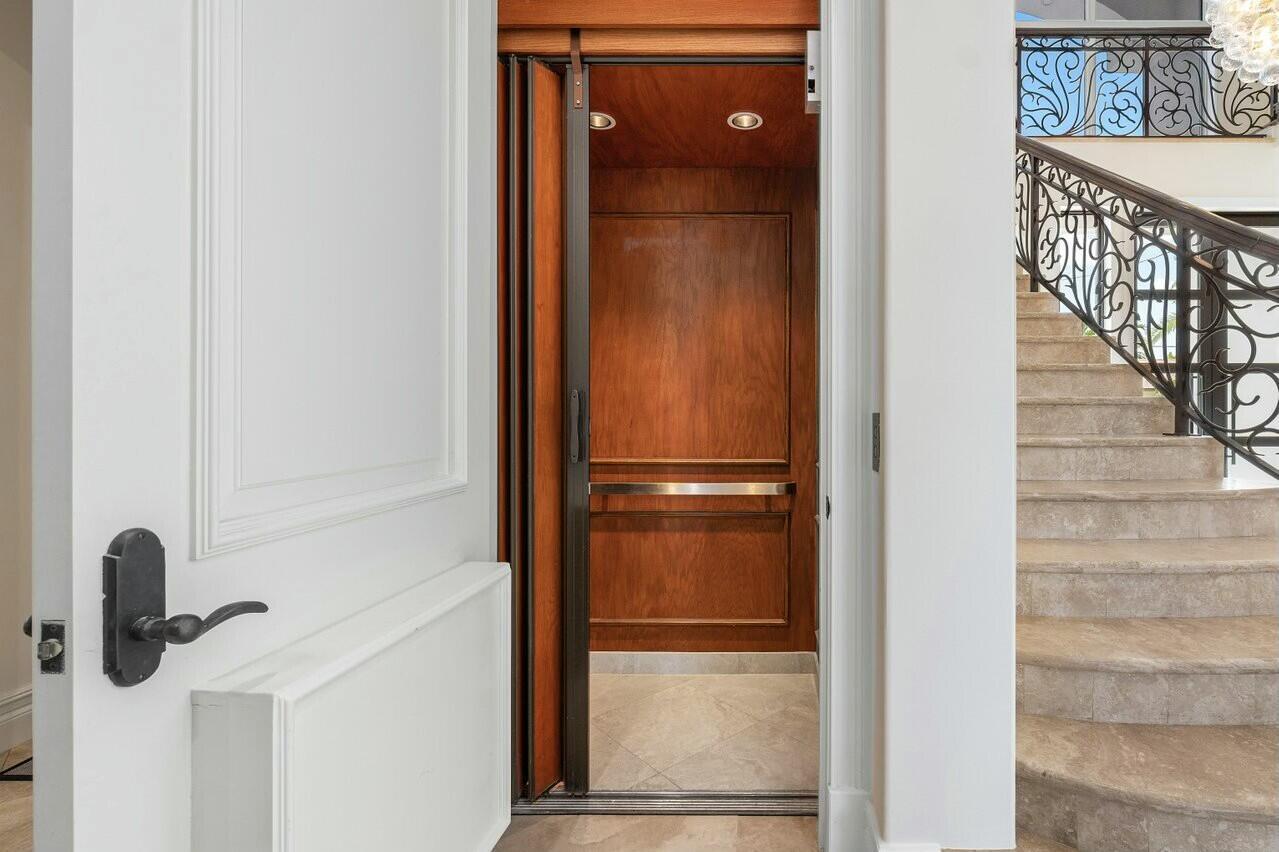 1087 Bel Lido Dr Highland Beach, FL 33487