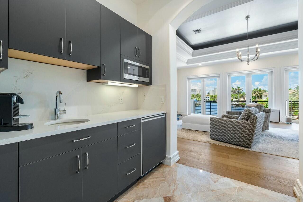 1087 Bel Lido Dr Highland Beach, FL 33487