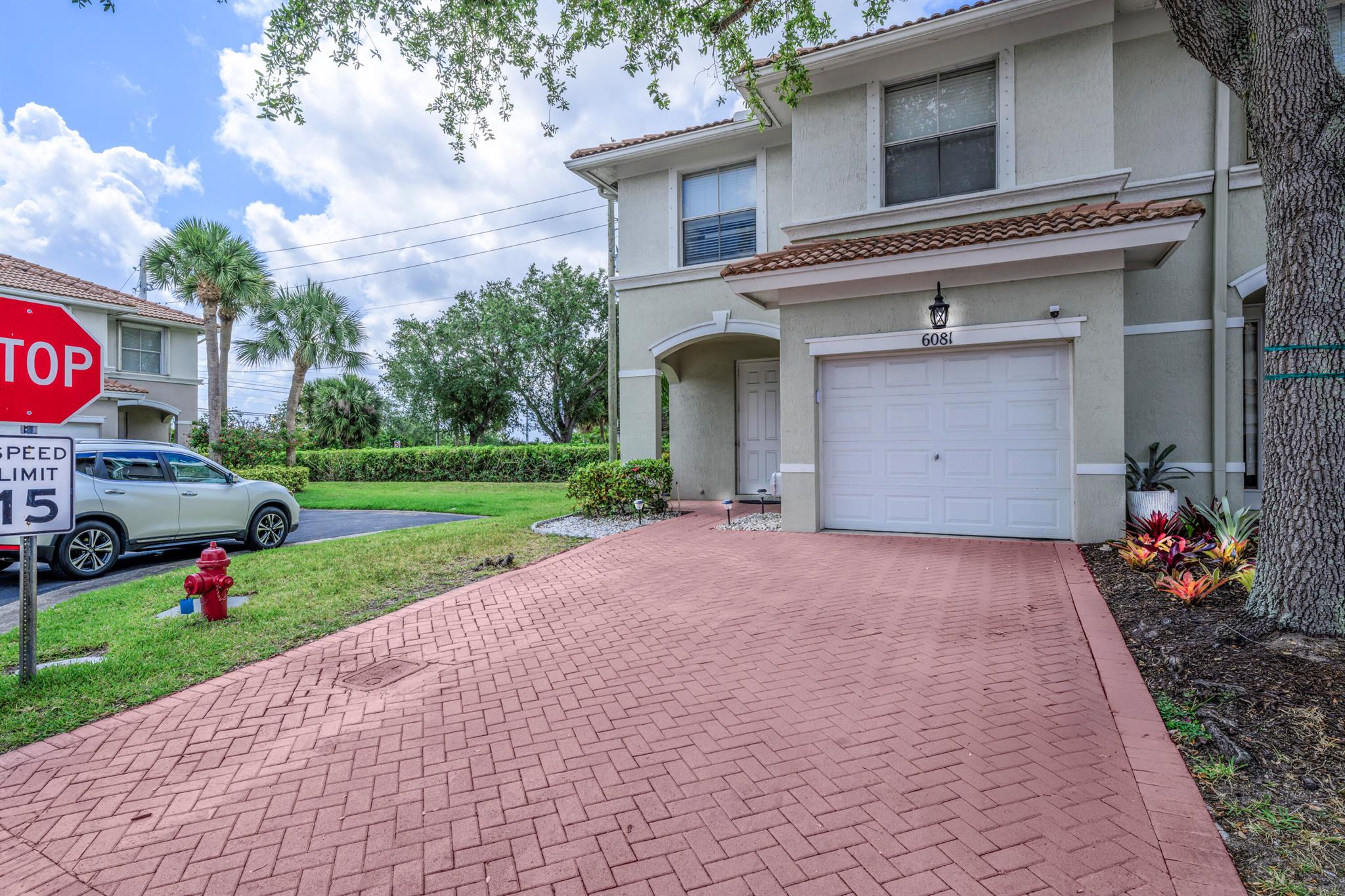 6081 Seminole Gdns Cir