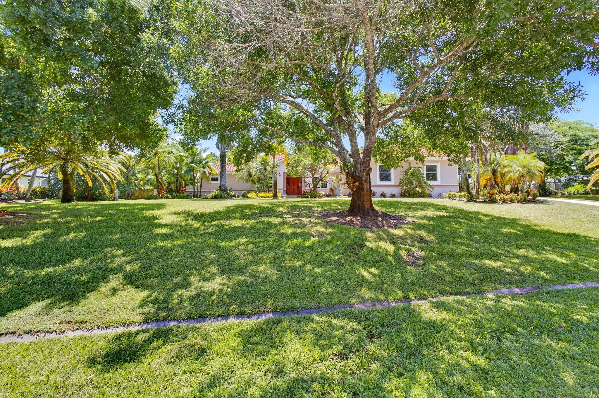 4881 SW Lake Grv Cir