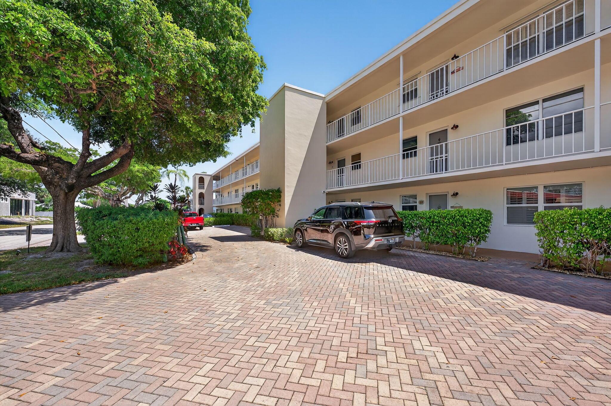 5900 NE 7th Ave #204n