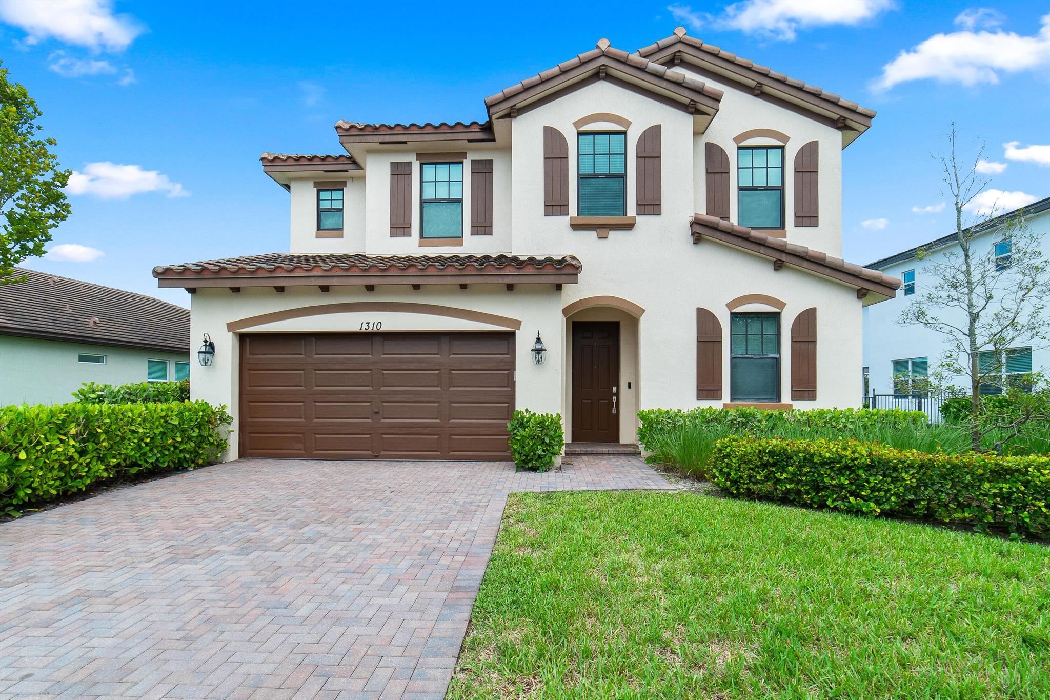1310 Whitcombe Dr
