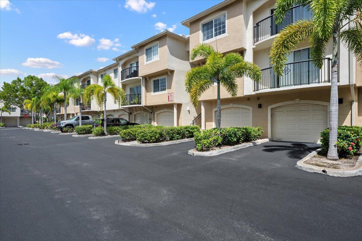 800 Crestwood Ct #820
