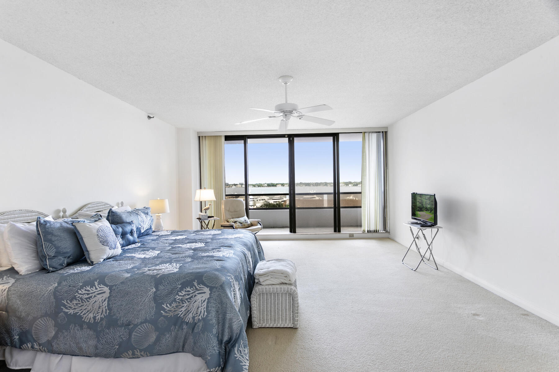 100 Lakeshore Dr #454 North Palm Beach, FL 33408