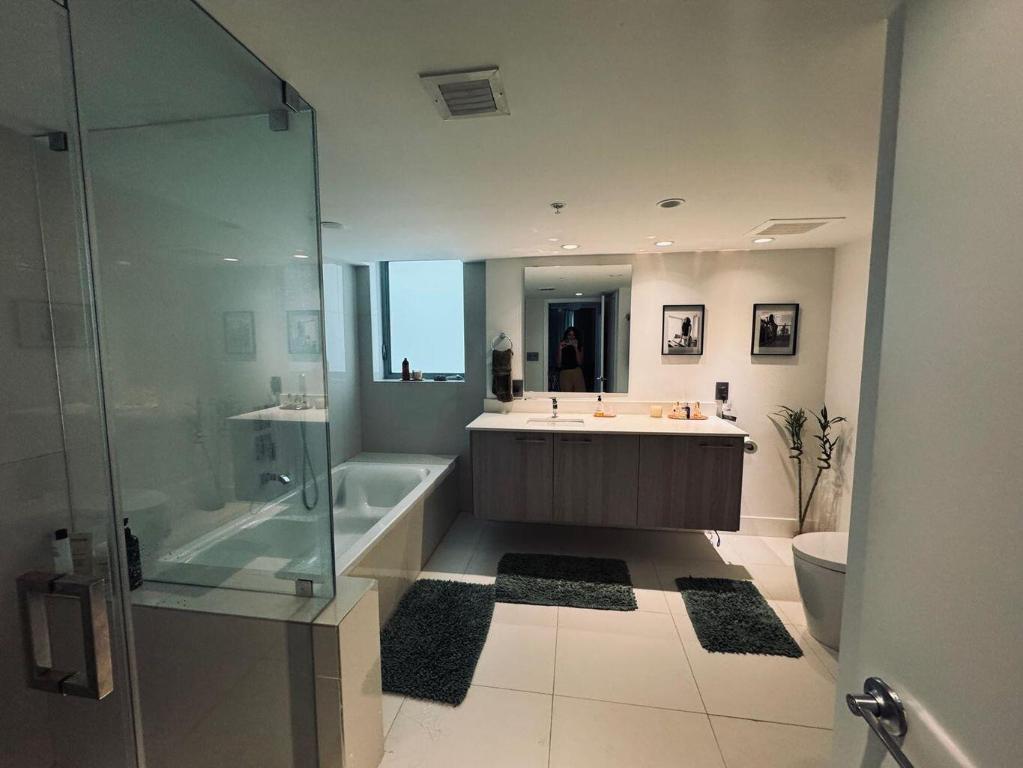 1133 102nd St #403 Bay Harbor Islands, FL 33154