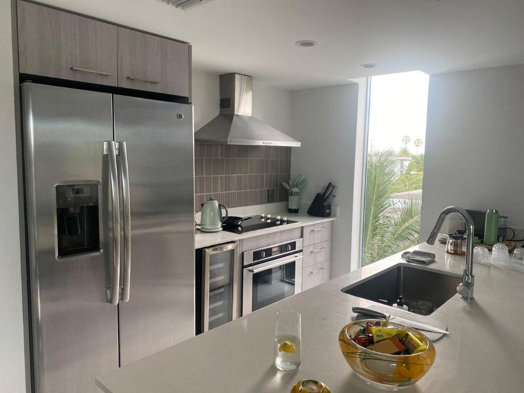 1133 102nd St #403 Bay Harbor Islands, FL 33154