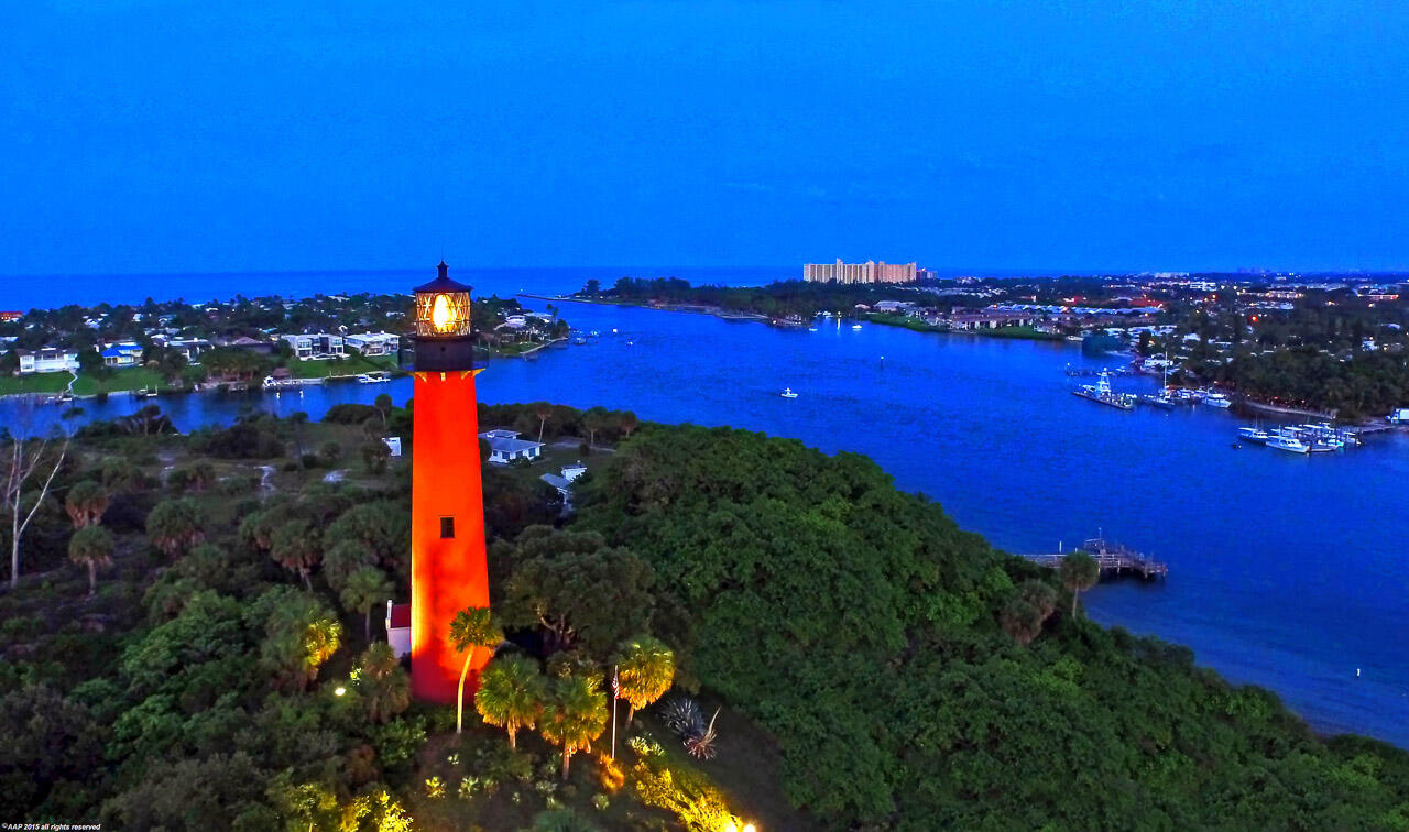 19651 Riverside Dr Jupiter, FL 33469