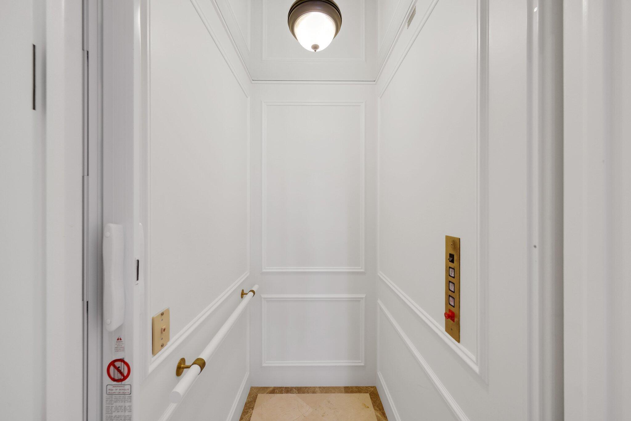 4230 Intracoastal Dr Highland Beach, FL 33487