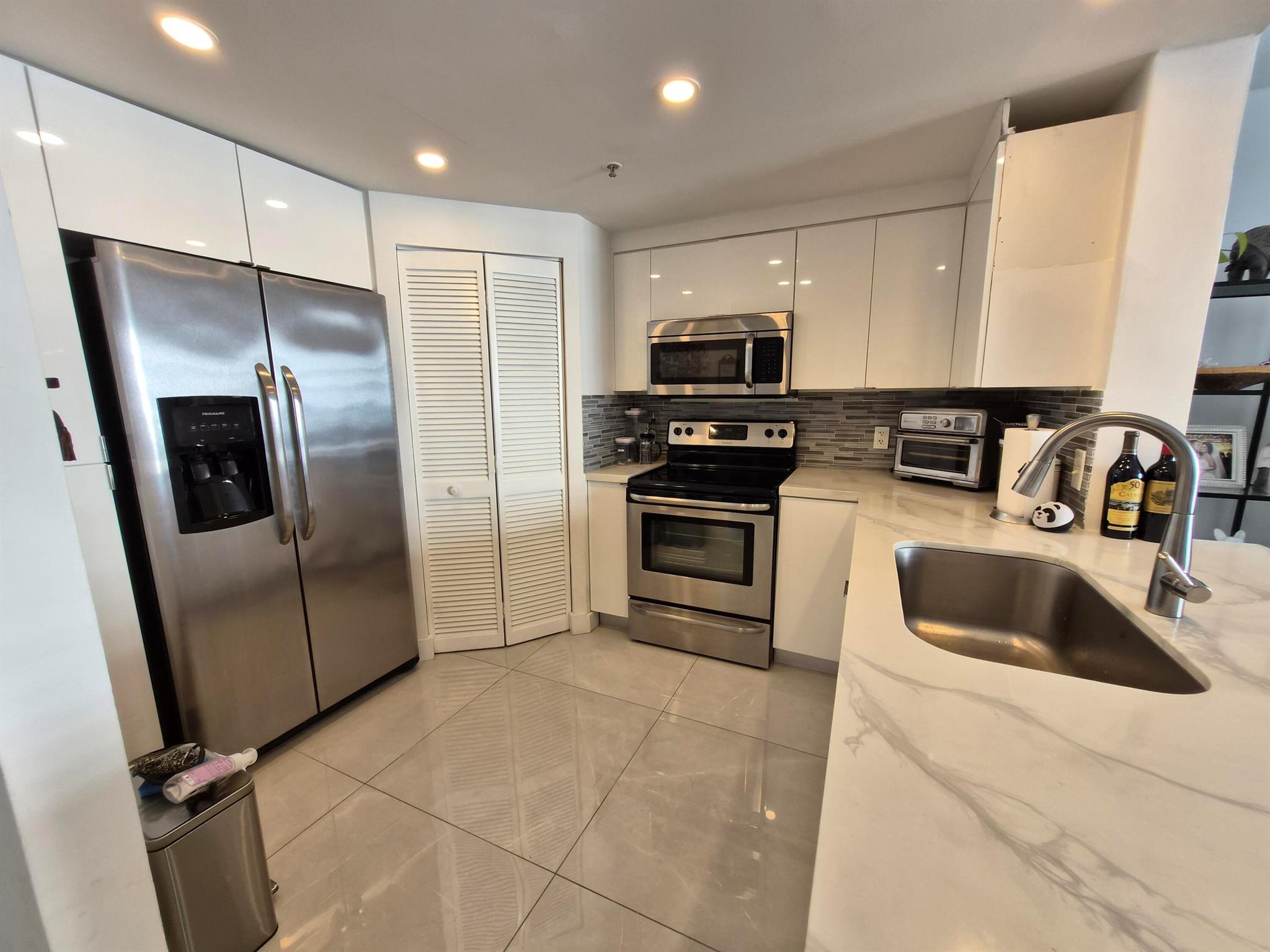 701 Brickell Key Blvd #2008 Miami, FL 33131