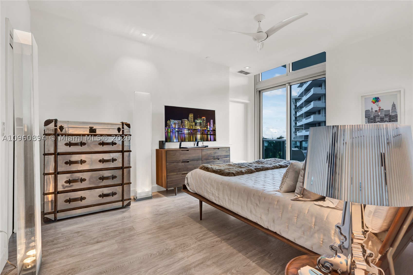 1331 Brickell Bay #611, Miami, FL 33131 | A10960894 | Closed Sale