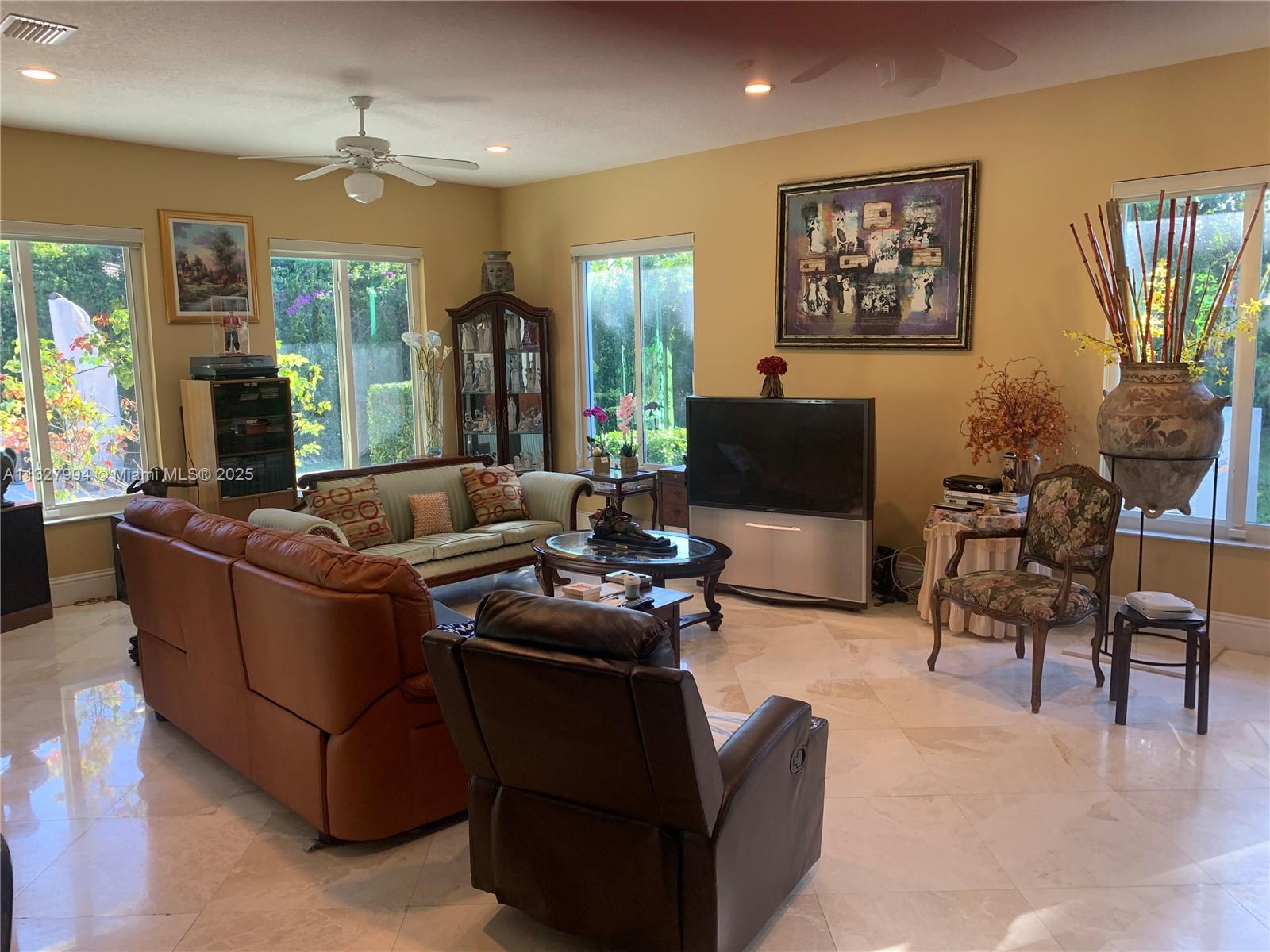 7625 SW 75th Ave Miami, FL 33143