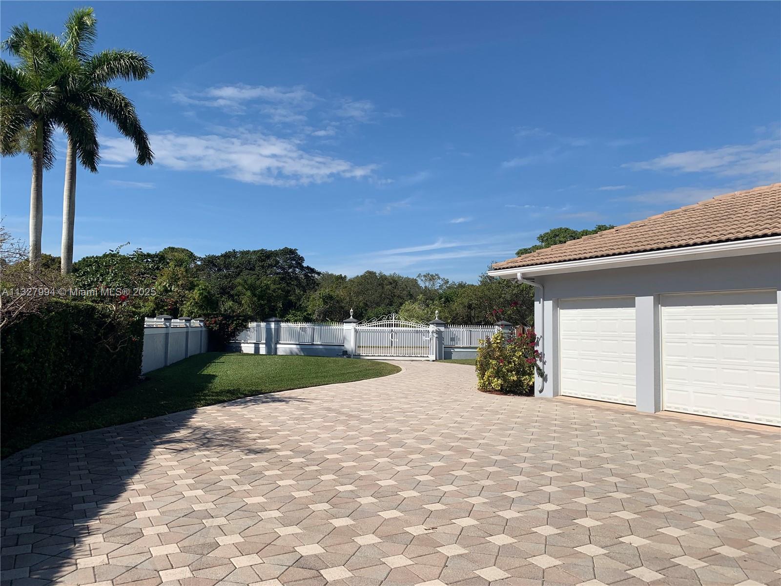 7625 SW 75th Ave Miami, FL 33143