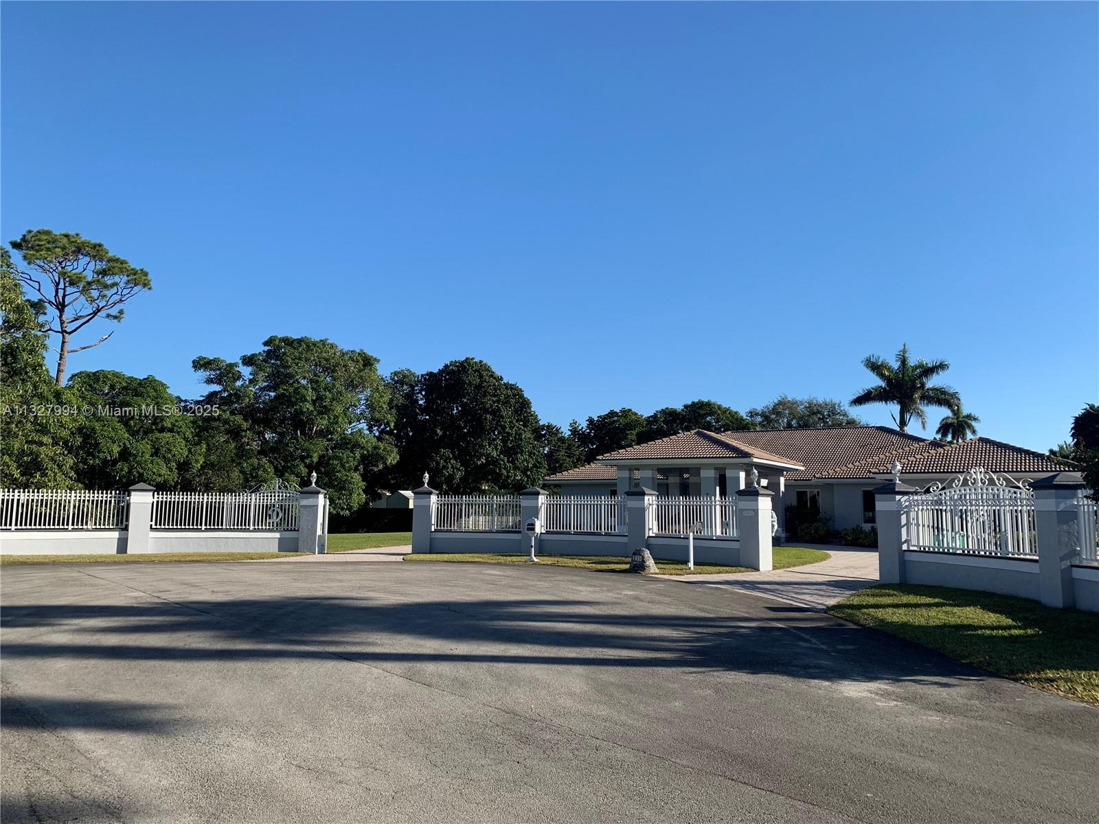7625 SW 75th Ave Miami, FL 33143